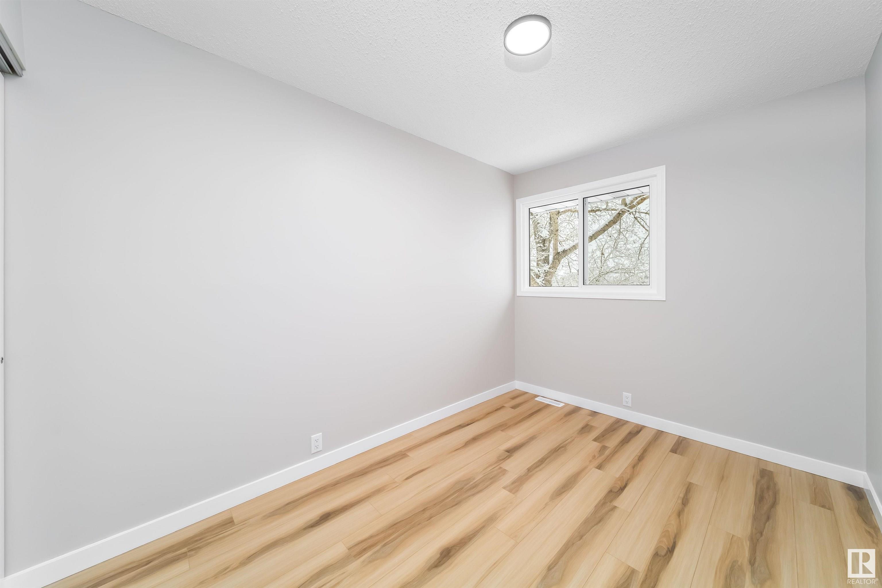      3837 85 ST NW , Edmonton,  ,T6K 2L5 ;  Listing Number: MLS E4420641