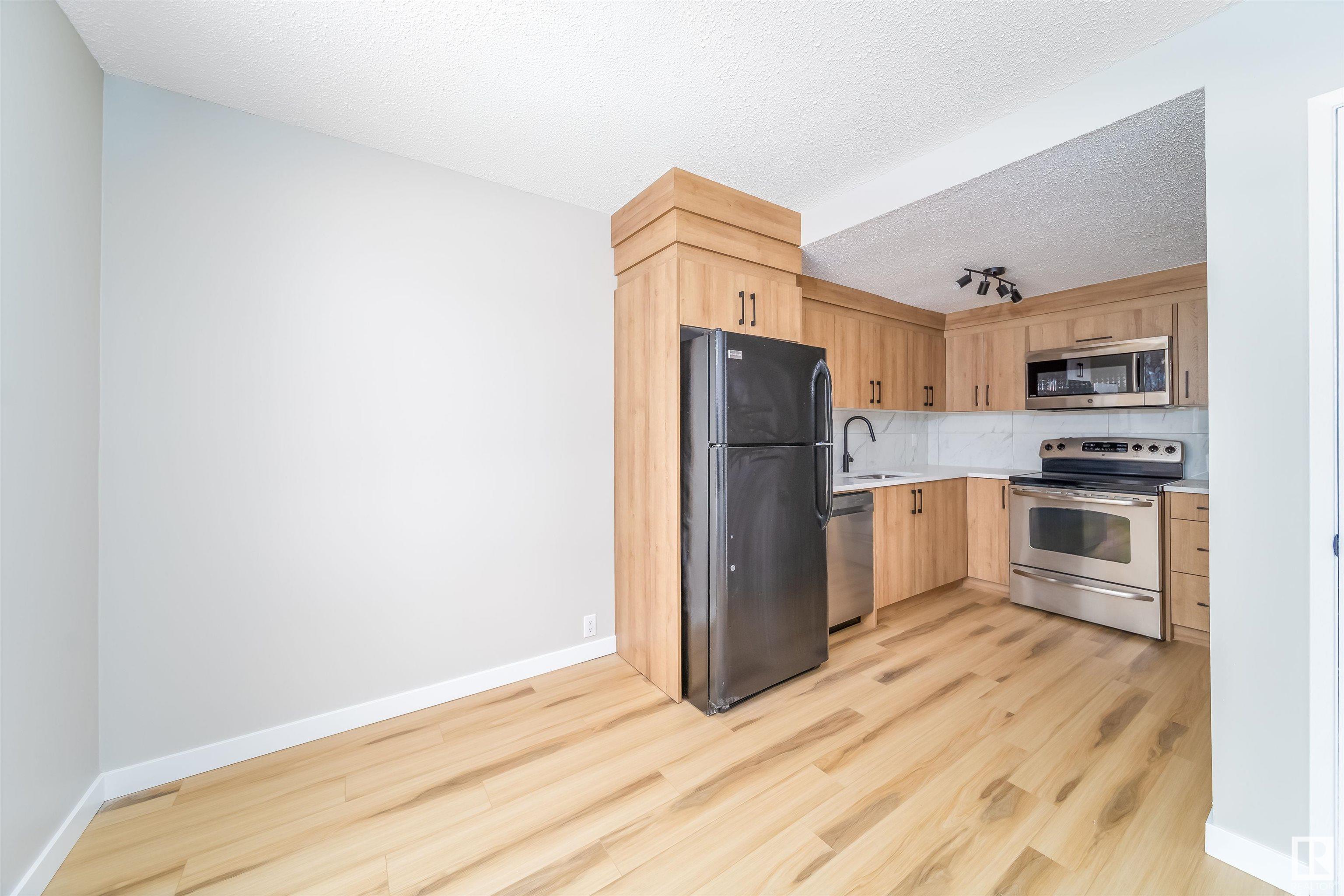      3837 85 ST NW , Edmonton,  ,T6K 2L5 ;  Listing Number: MLS E4420641