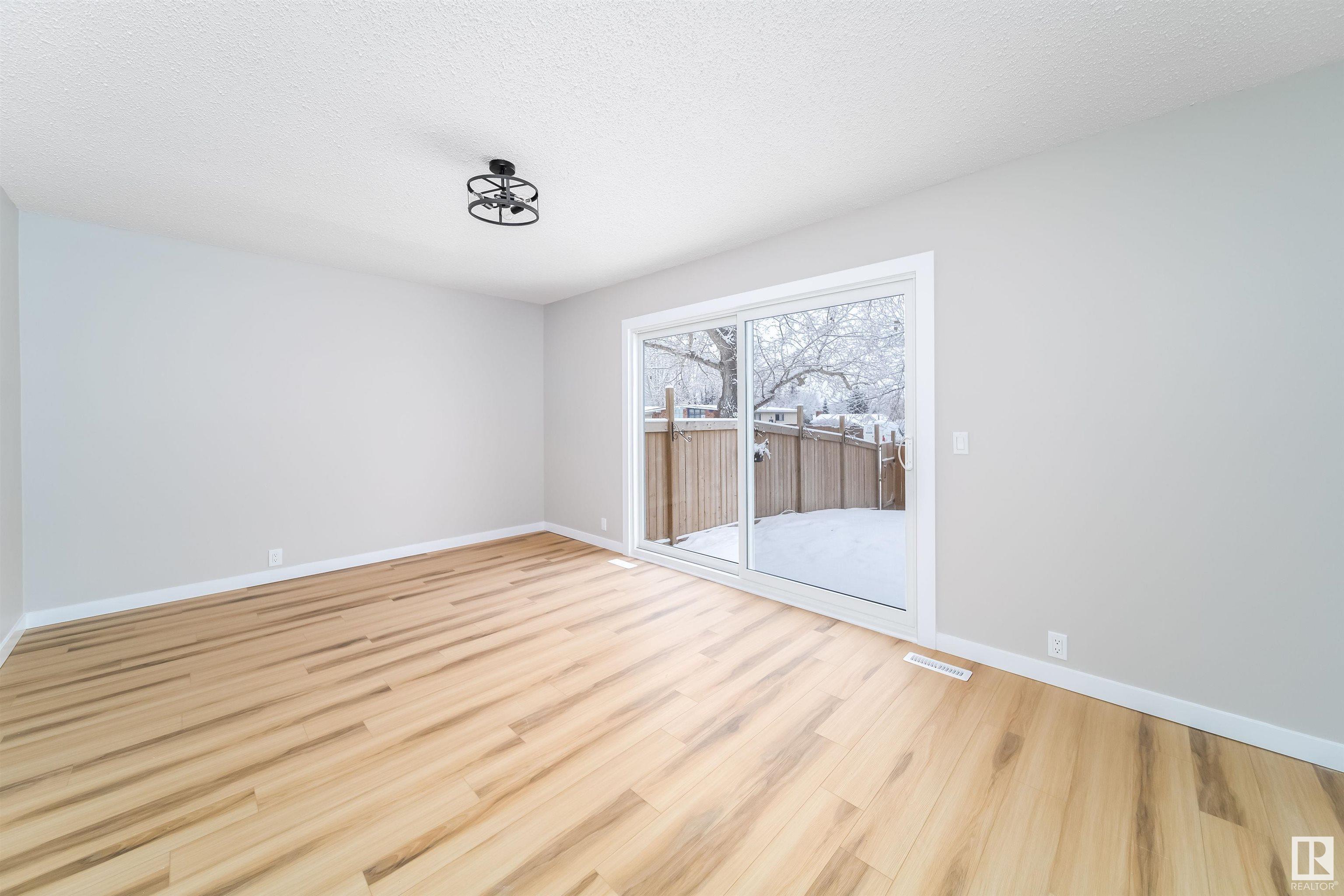      3837 85 ST NW , Edmonton,  ,T6K 2L5 ;  Listing Number: MLS E4420641