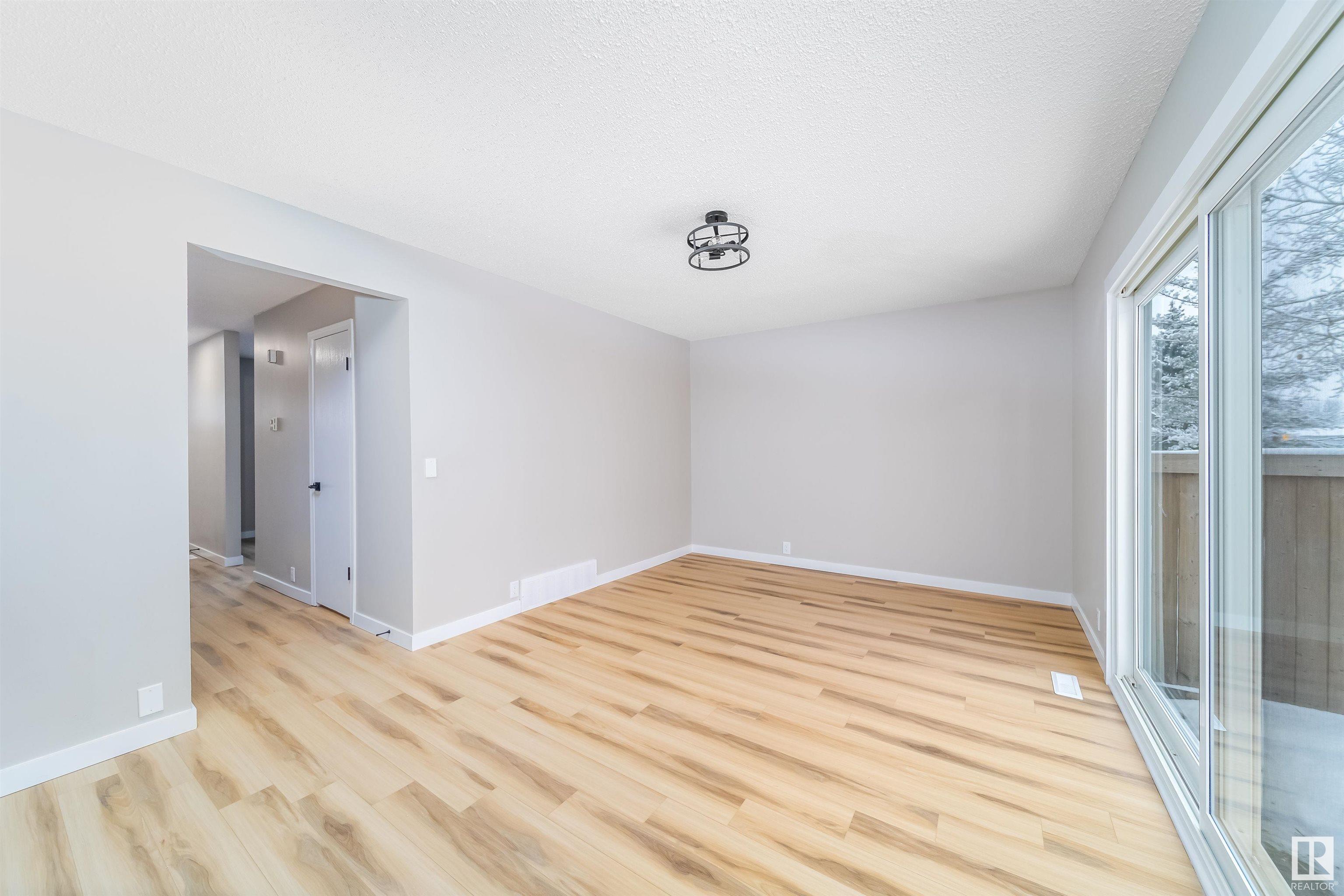     3837 85 ST NW , Edmonton,  ,T6K 2L5 ;  Listing Number: MLS E4420641