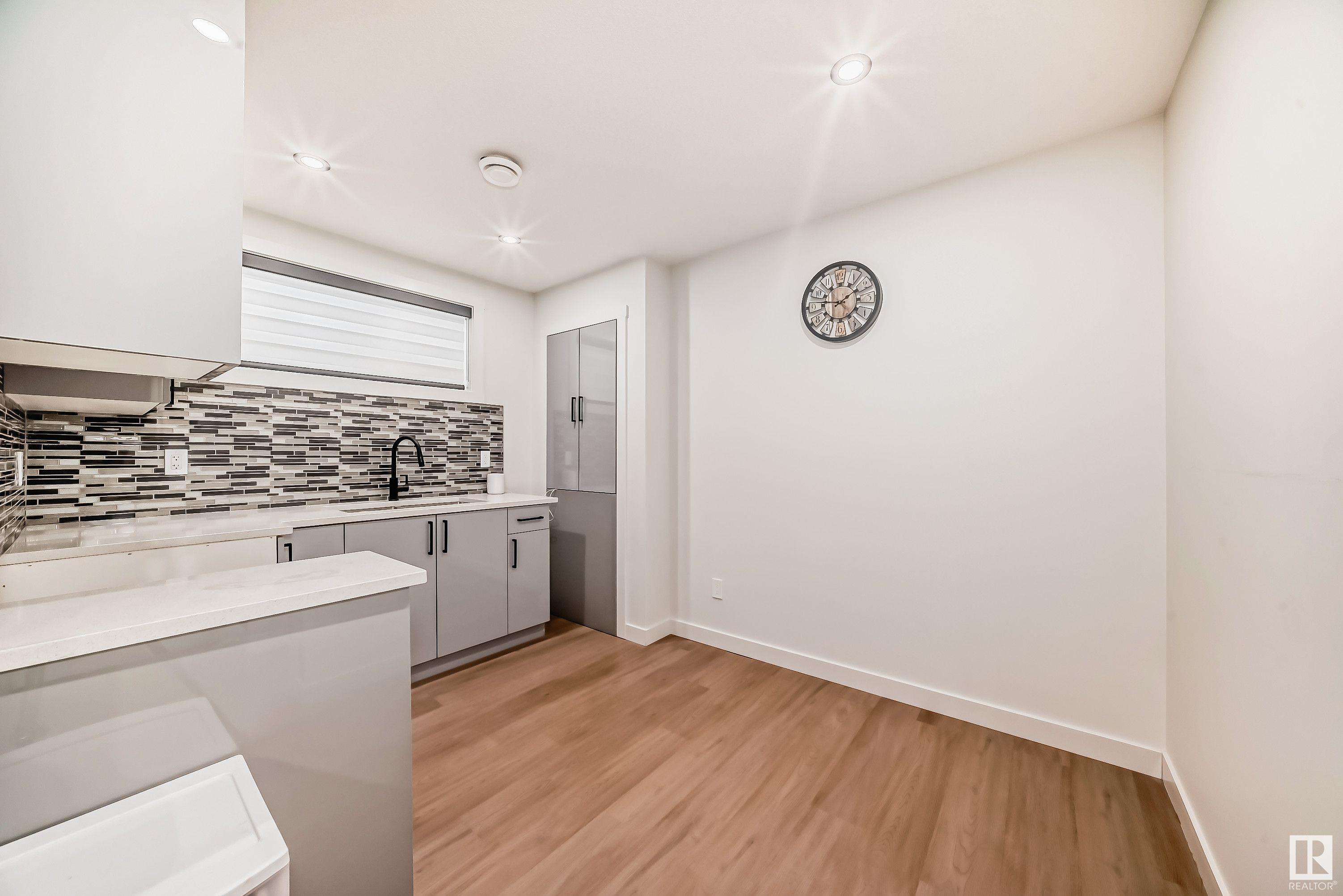      827 35 AV NW , Edmonton,  ,T6T 1A3 ;  Listing Number: MLS E4420642