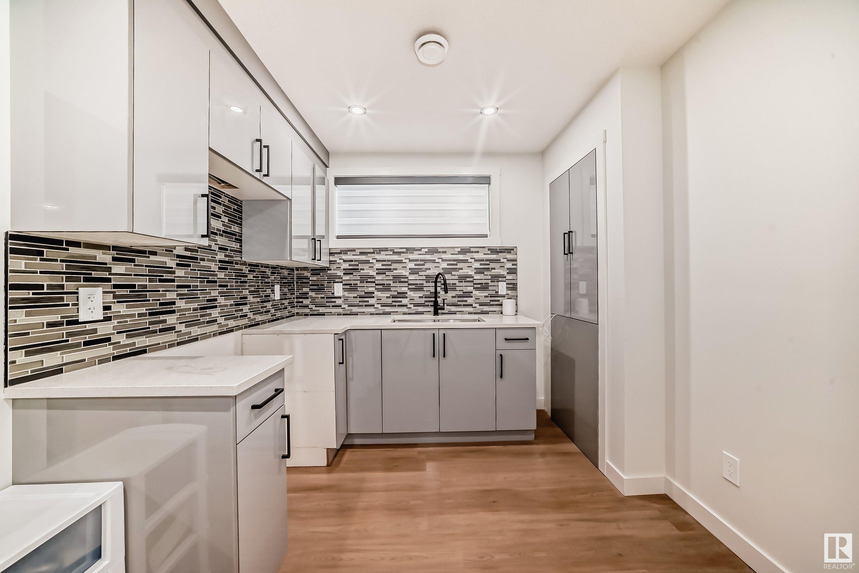      827 35 AV NW , Edmonton,  ,T6T 1A3 ;  Listing Number: MLS E4420642