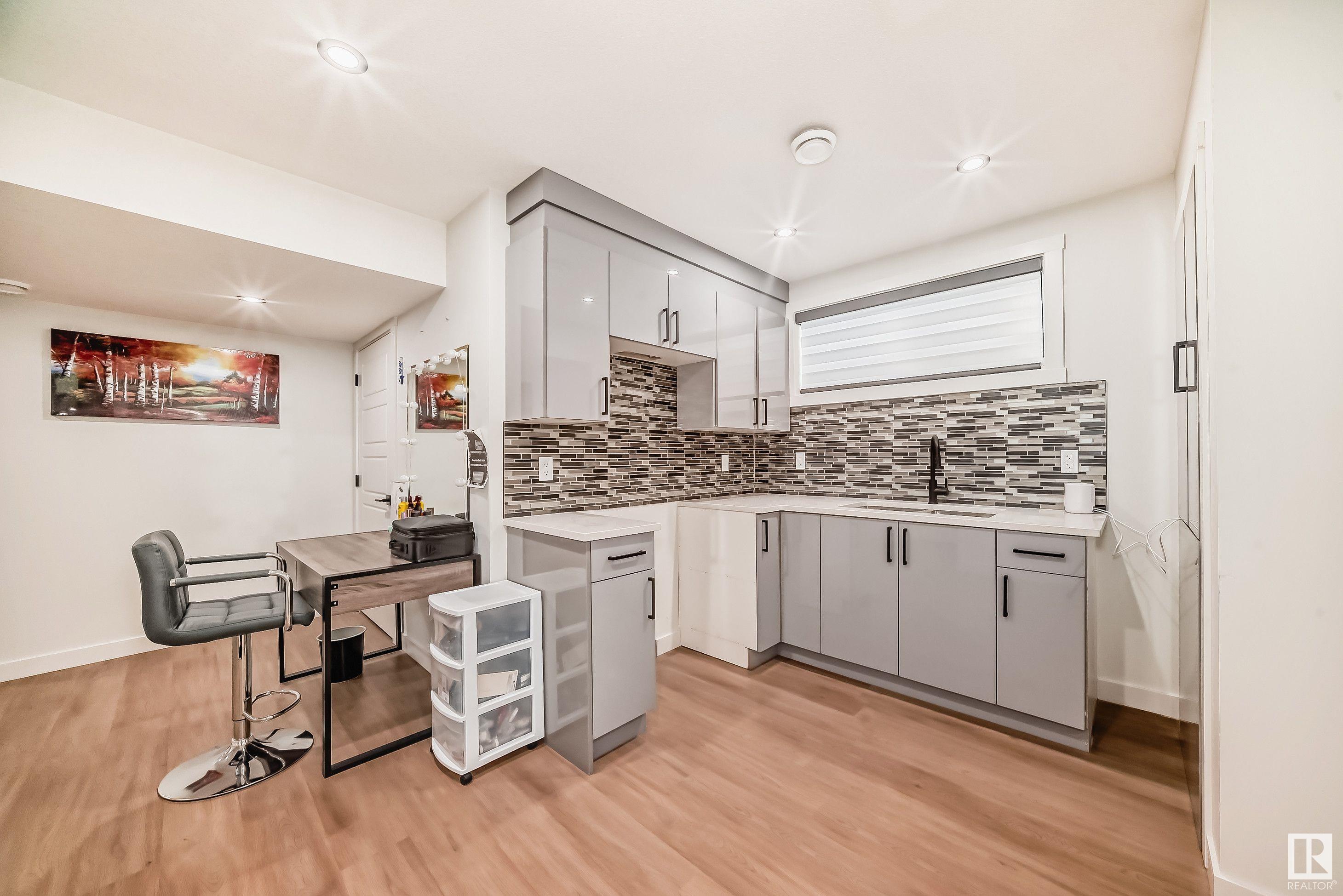     827 35 AV NW , Edmonton,  ,T6T 1A3 ;  Listing Number: MLS E4420642