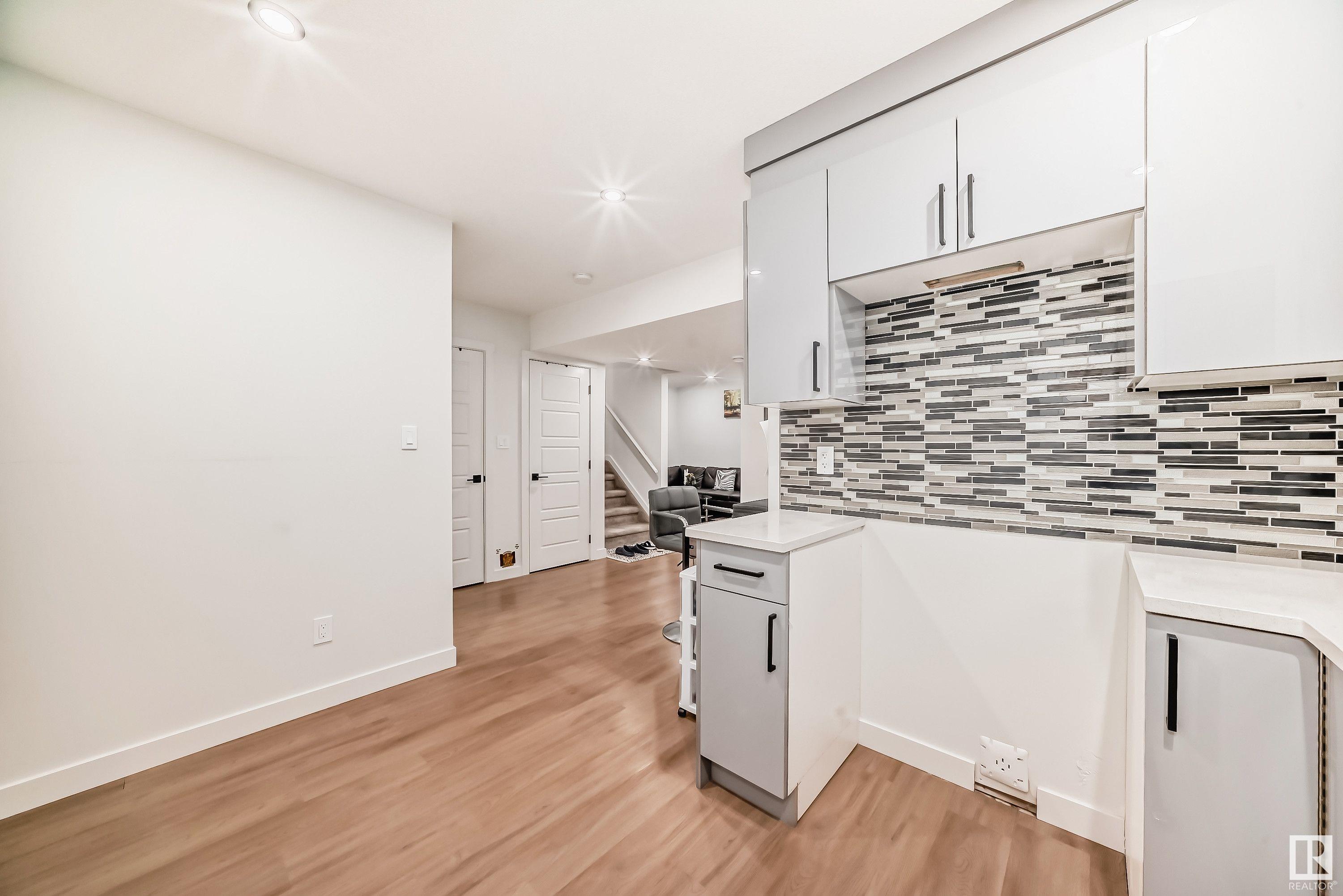      827 35 AV NW , Edmonton,  ,T6T 1A3 ;  Listing Number: MLS E4420642