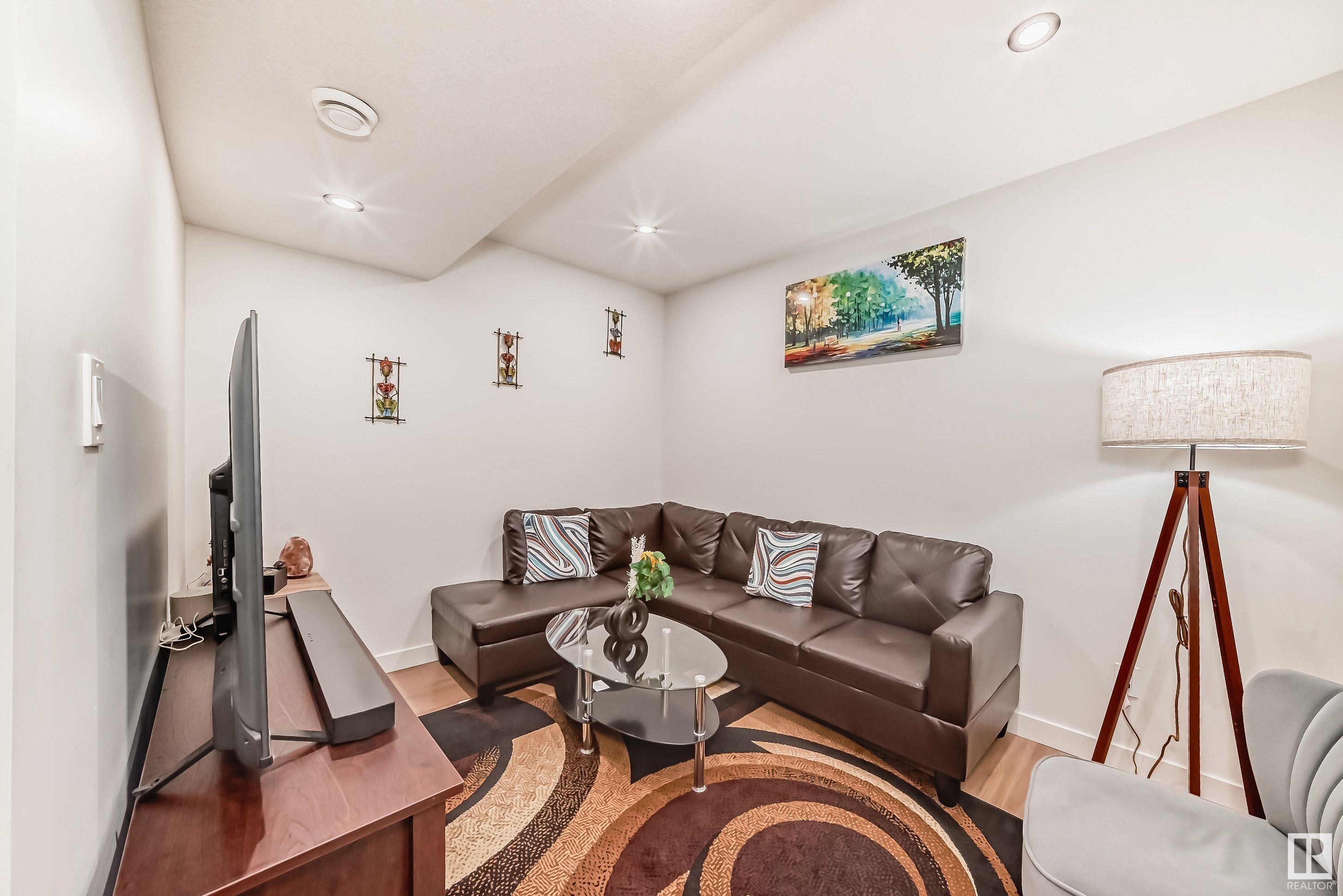      827 35 AV NW , Edmonton,  ,T6T 1A3 ;  Listing Number: MLS E4420642