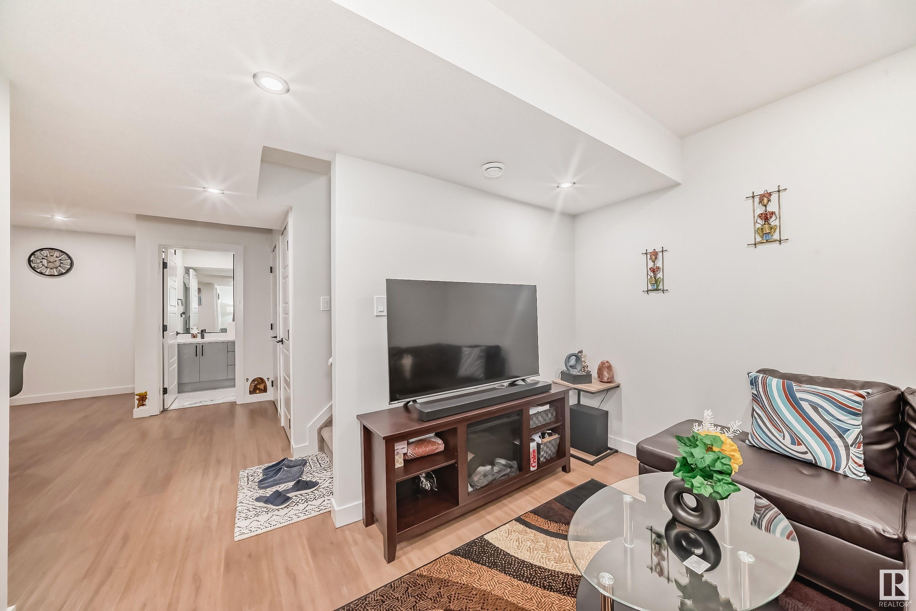      827 35 AV NW , Edmonton,  ,T6T 1A3 ;  Listing Number: MLS E4420642