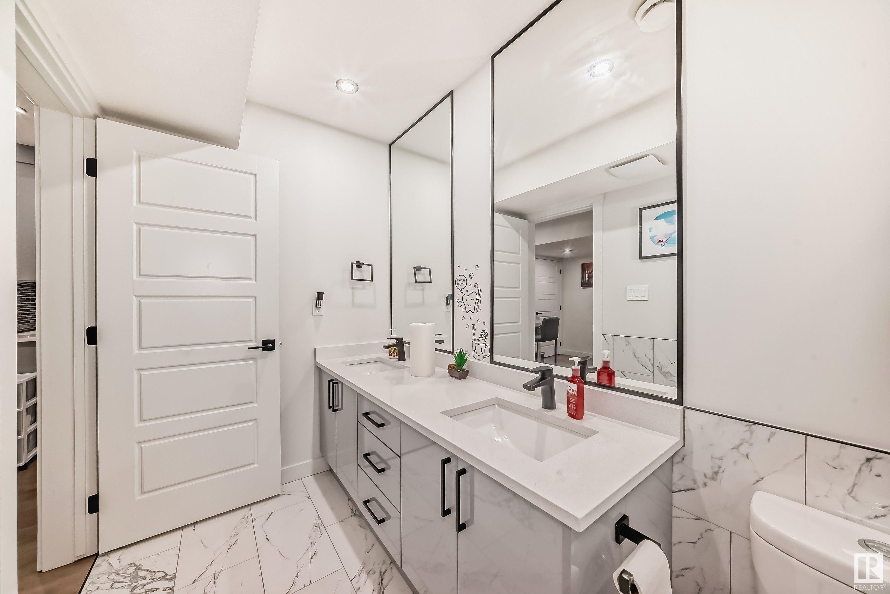      827 35 AV NW , Edmonton,  ,T6T 1A3 ;  Listing Number: MLS E4420642