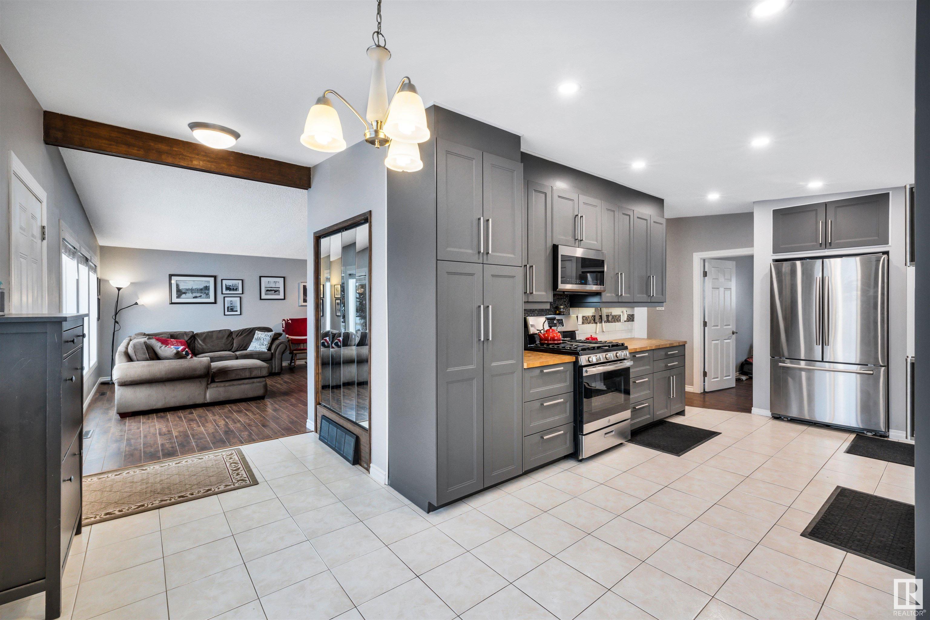      6824 94B AV NW , Edmonton,  ,T6B 0Z7 ;  Listing Number: MLS E4420670