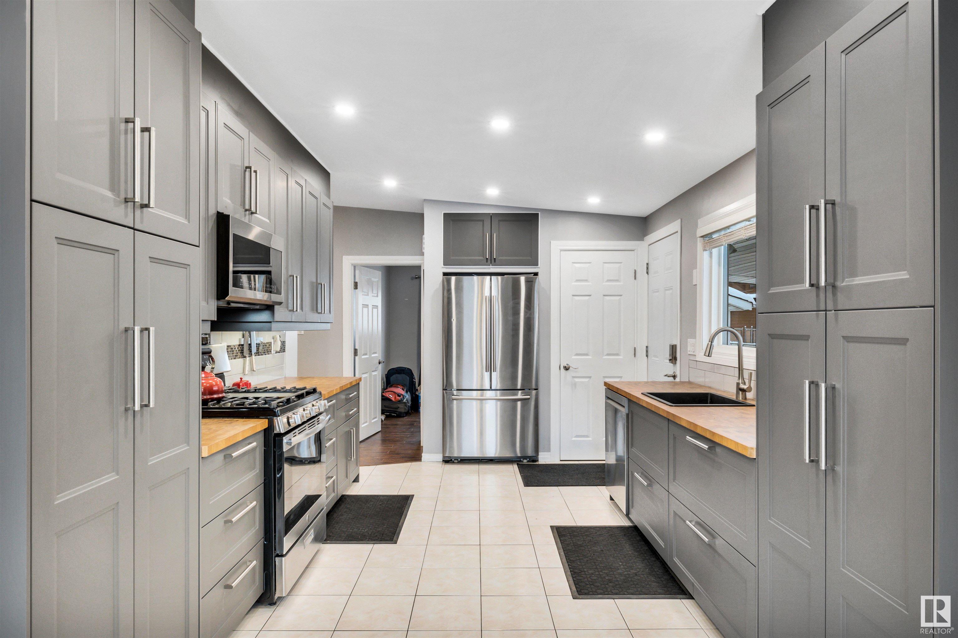      6824 94B AV NW , Edmonton,  ,T6B 0Z7 ;  Listing Number: MLS E4420670