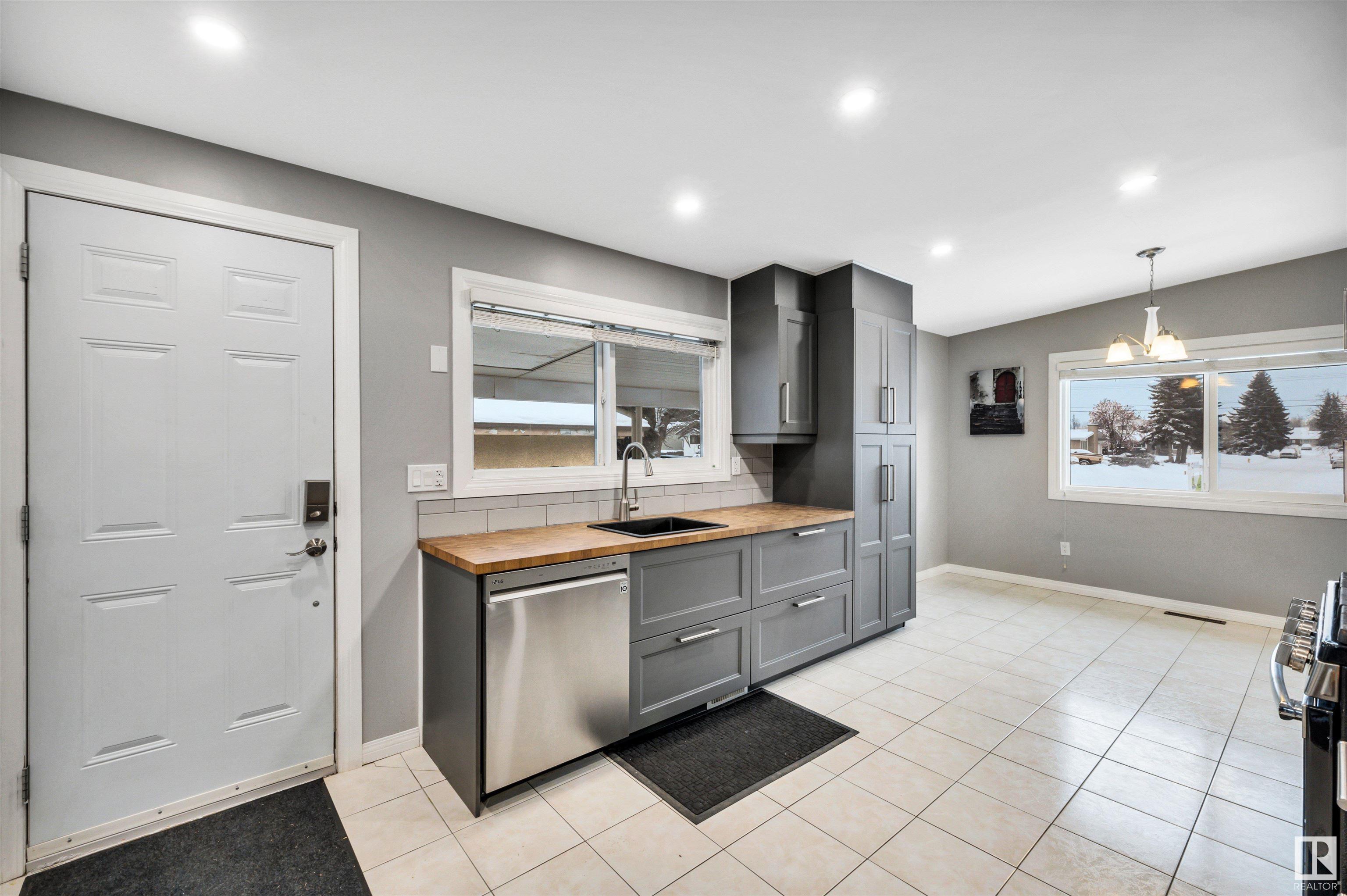      6824 94B AV NW , Edmonton,  ,T6B 0Z7 ;  Listing Number: MLS E4420670