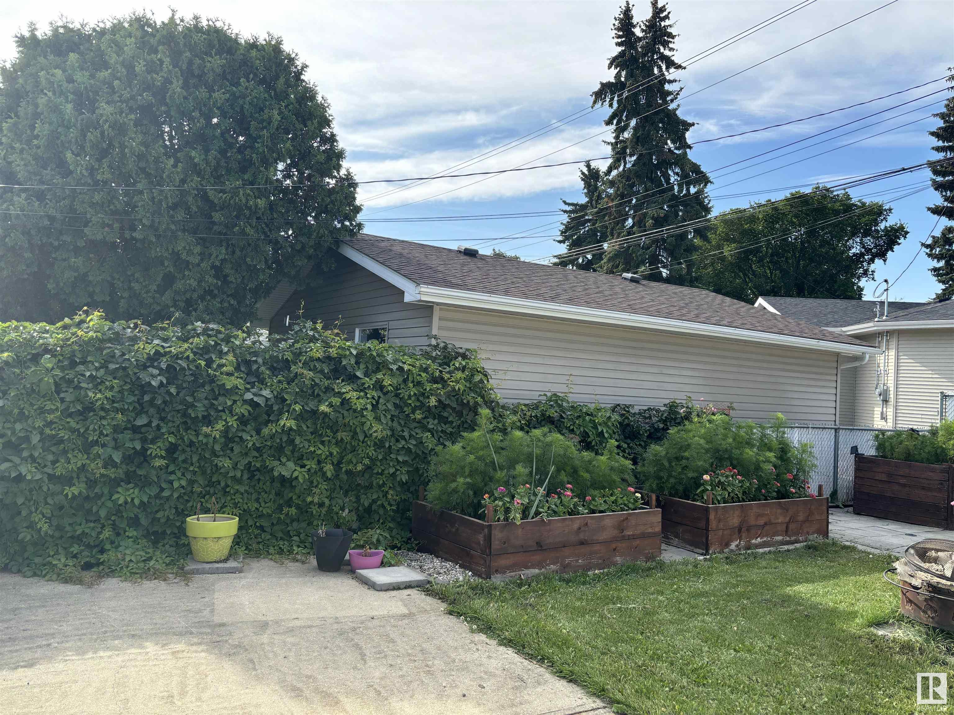      6824 94B AV NW , Edmonton,  ,T6B 0Z7 ;  Listing Number: MLS E4420670