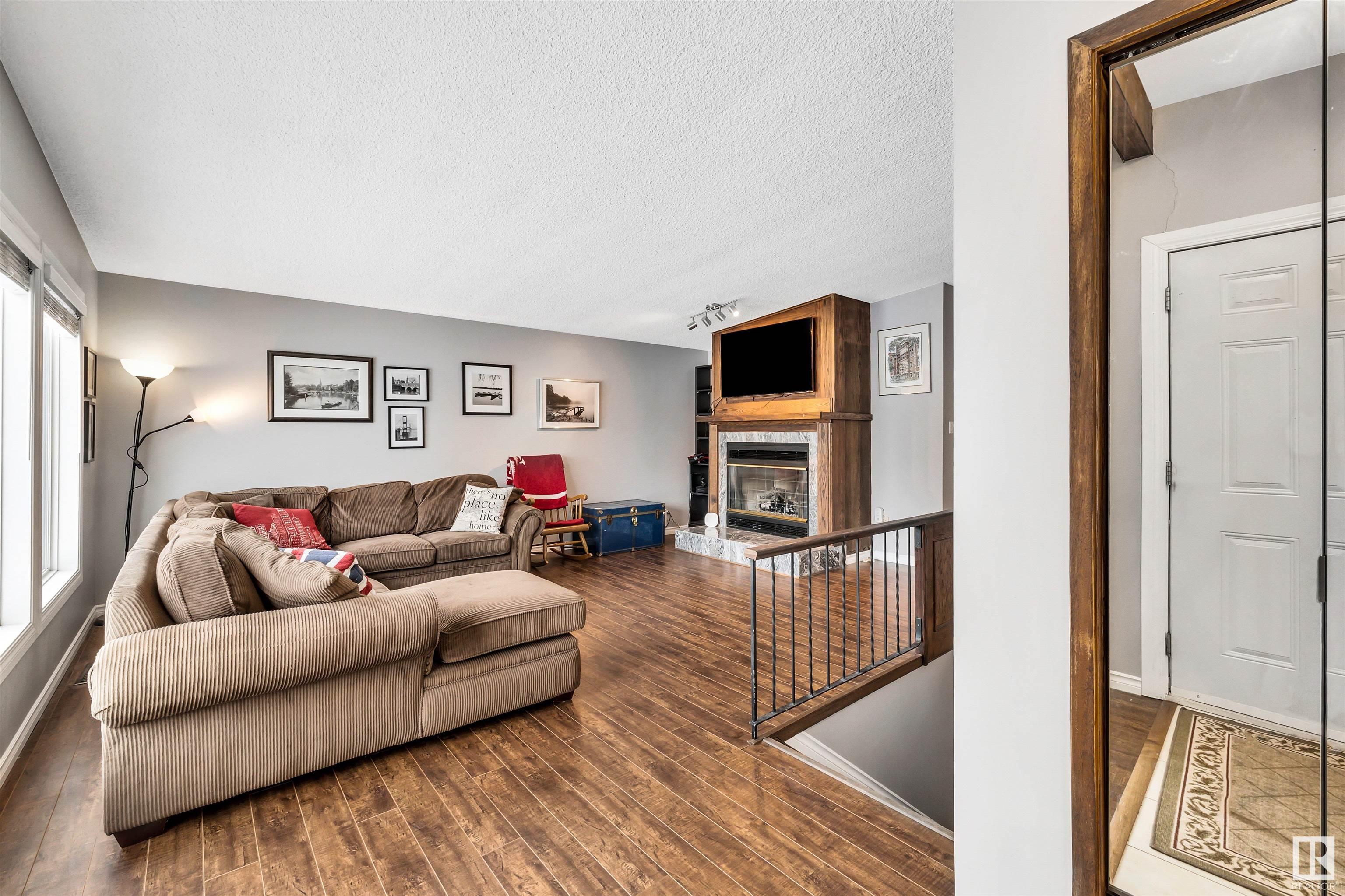      6824 94B AV NW , Edmonton,  ,T6B 0Z7 ;  Listing Number: MLS E4420670