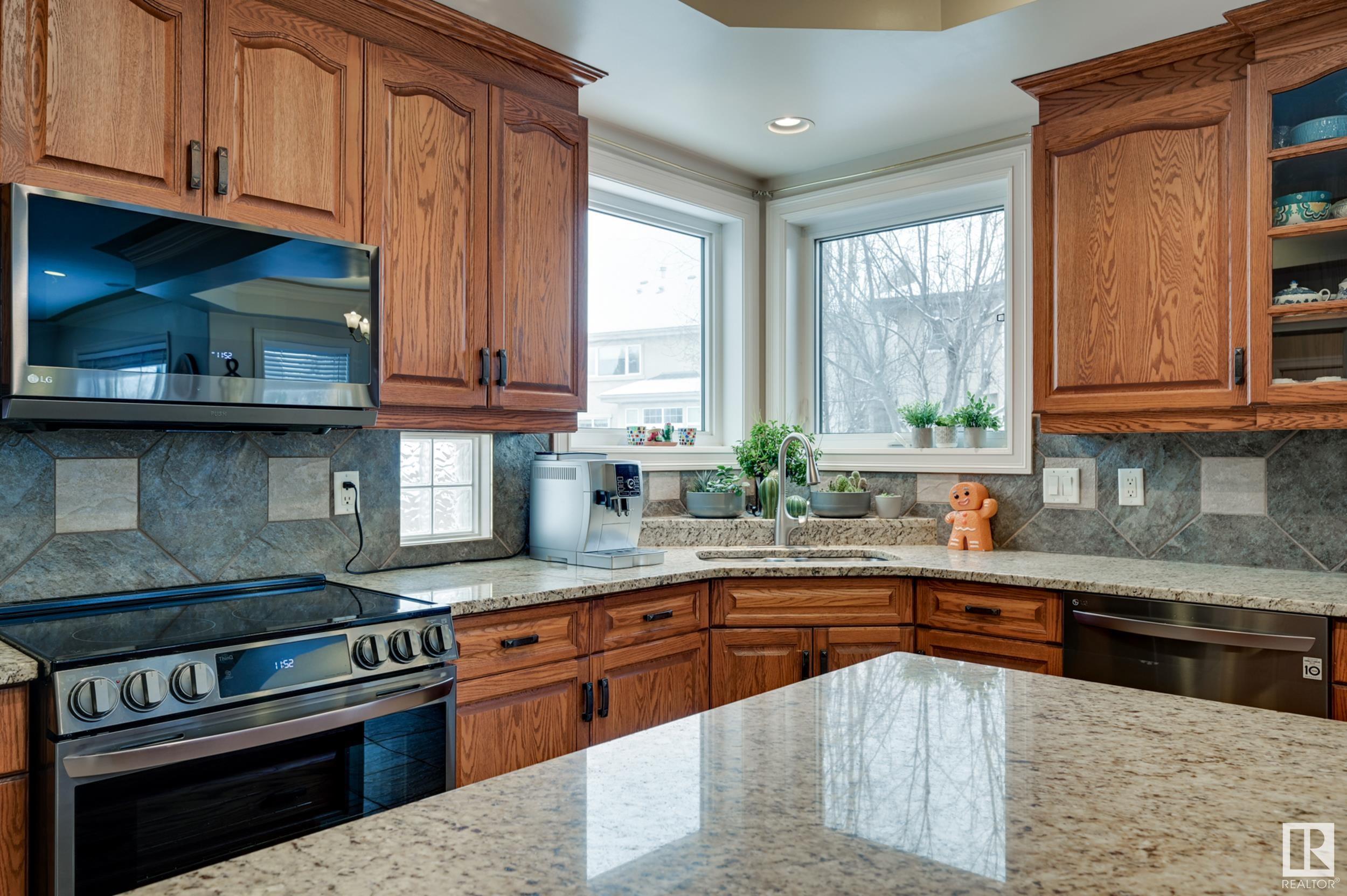      946 HOLLINGSWORTH BN NW , Edmonton,  ,T6R 3G8 ;  Listing Number: MLS E4420679