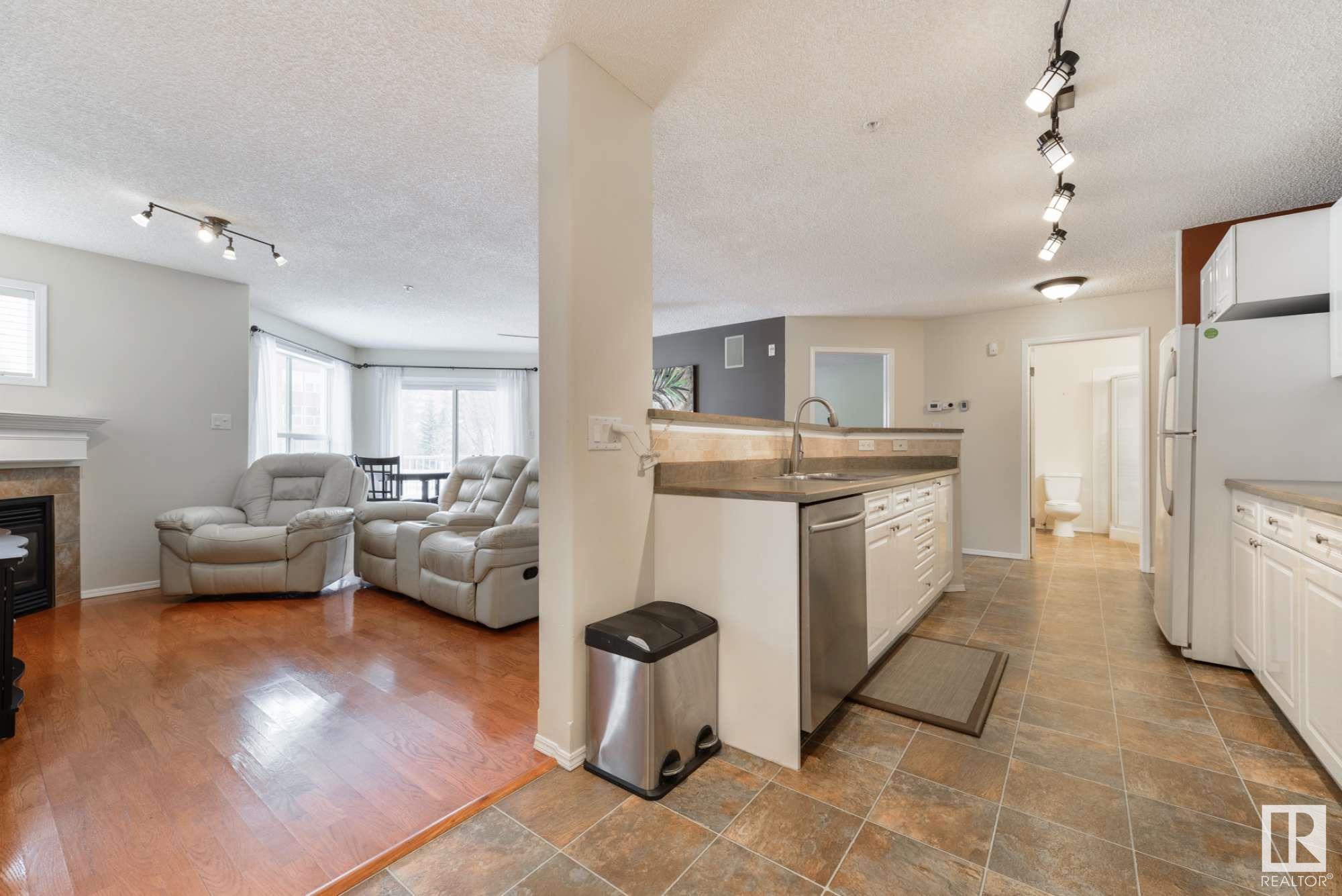      #206 10221 111 NW , Edmonton,  ,T2K 2W5 ;  Listing Number: MLS E4420682