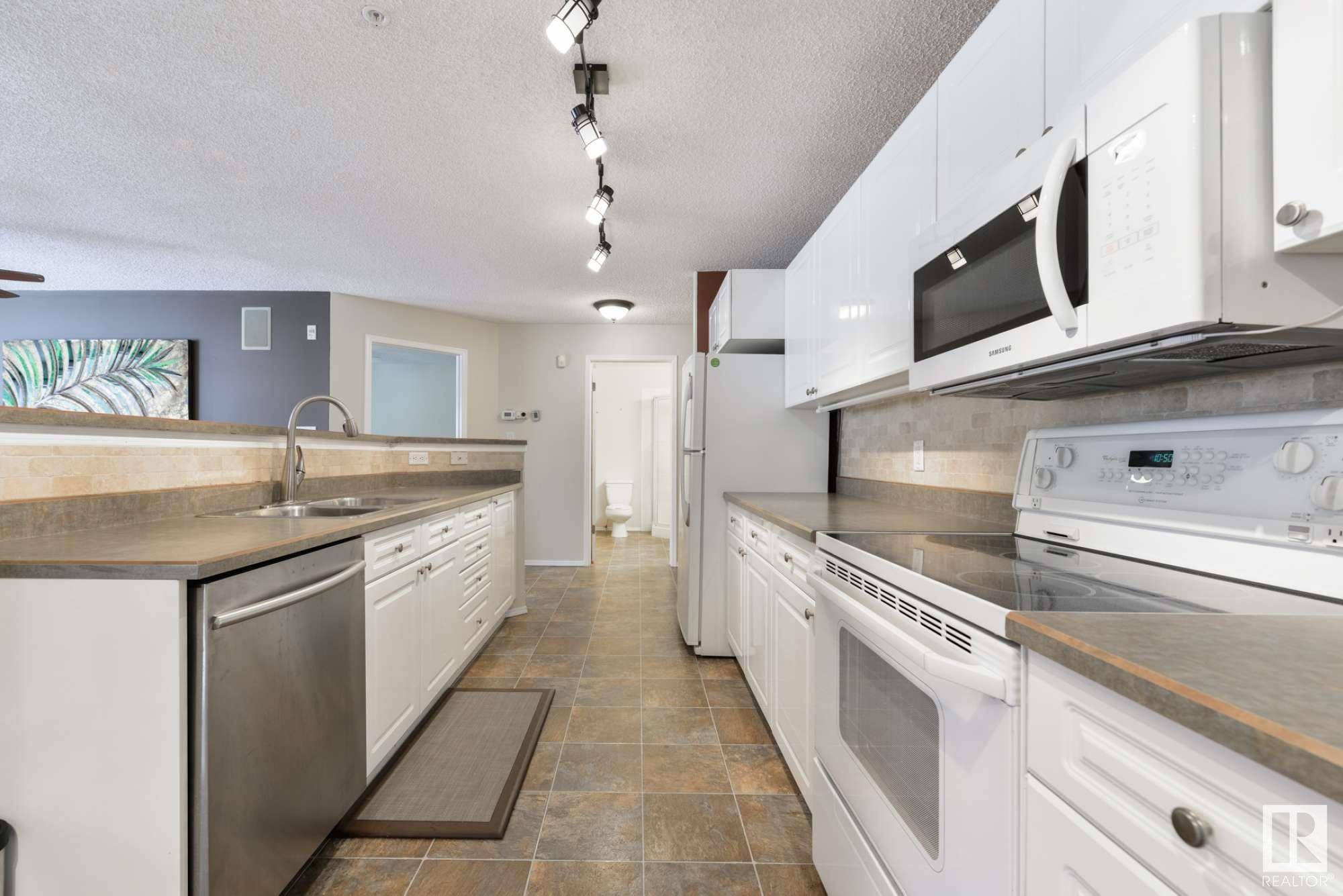      #206 10221 111 NW , Edmonton,  ,T2K 2W5 ;  Listing Number: MLS E4420682
