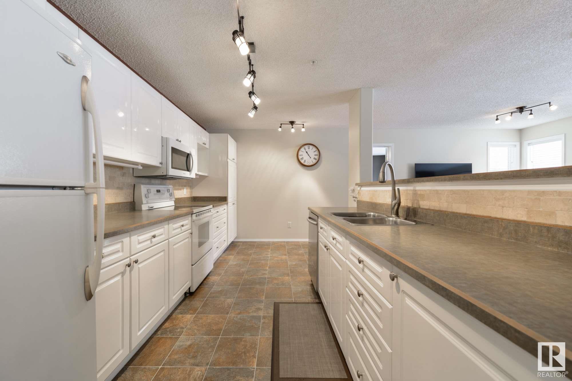      #206 10221 111 NW , Edmonton,  ,T2K 2W5 ;  Listing Number: MLS E4420682