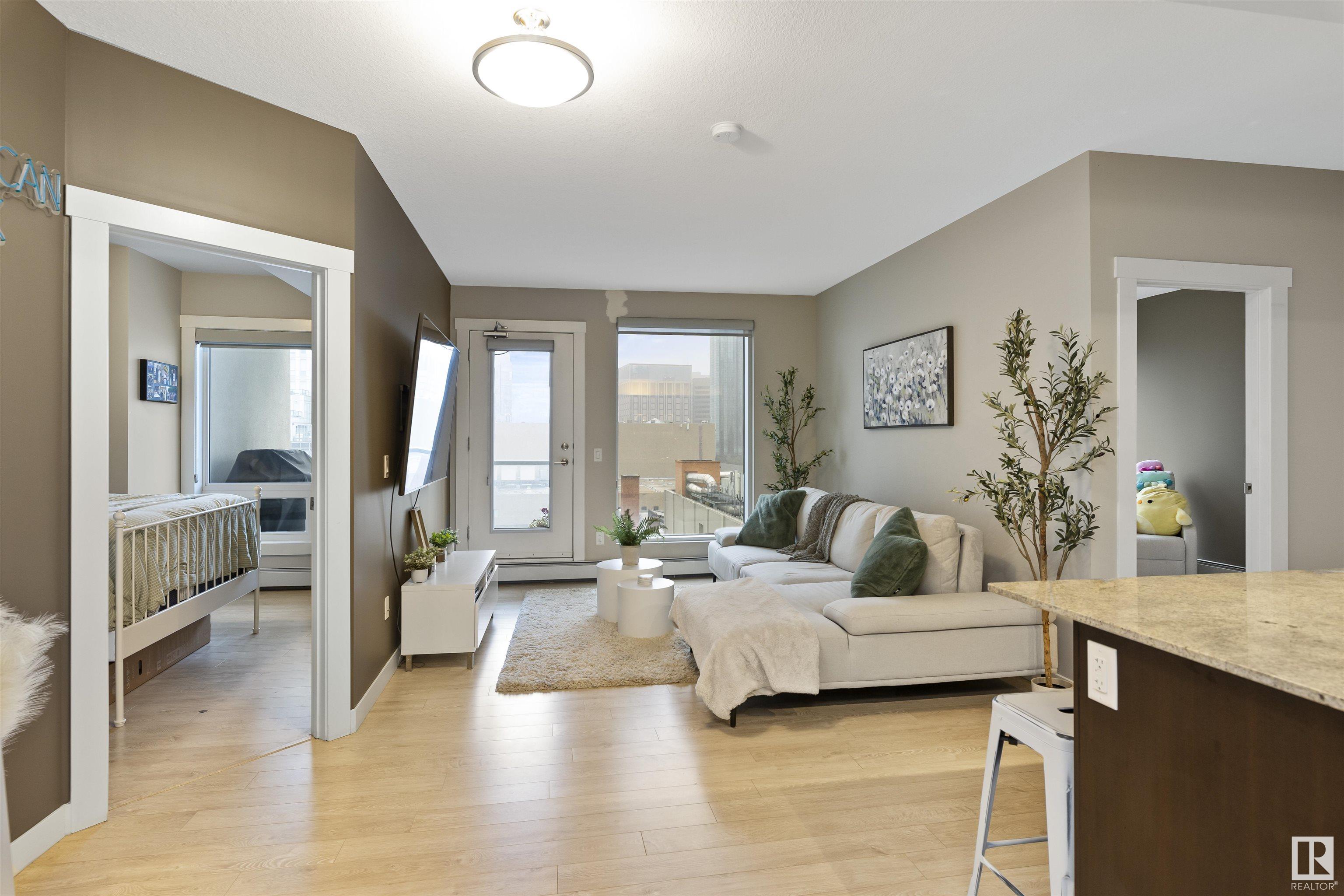      #905 10226 104 ST NW , Edmonton,  ,T5J 1B8 ;  Listing Number: MLS E4420701