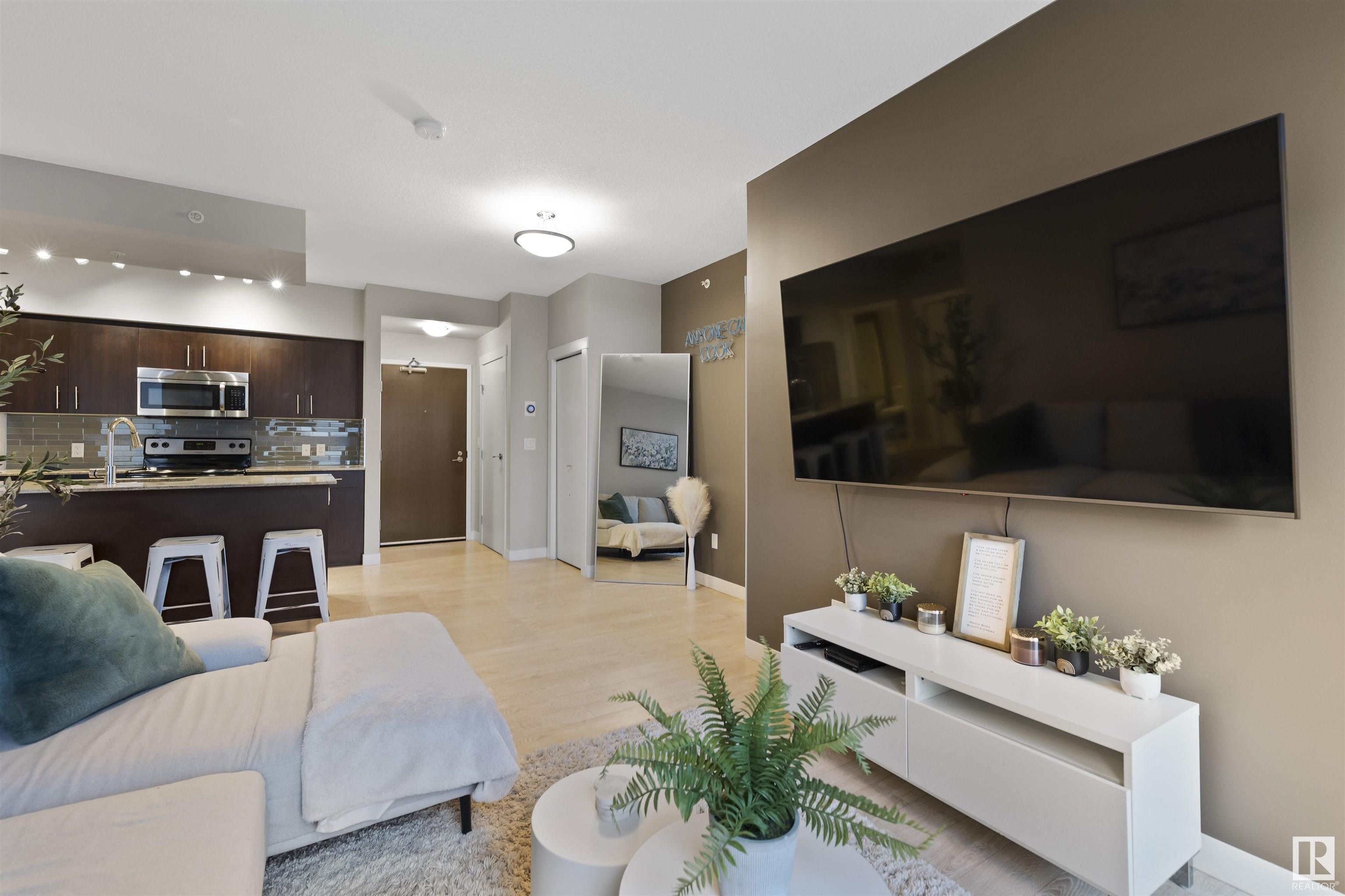      #905 10226 104 ST NW , Edmonton,  ,T5J 1B8 ;  Listing Number: MLS E4420701