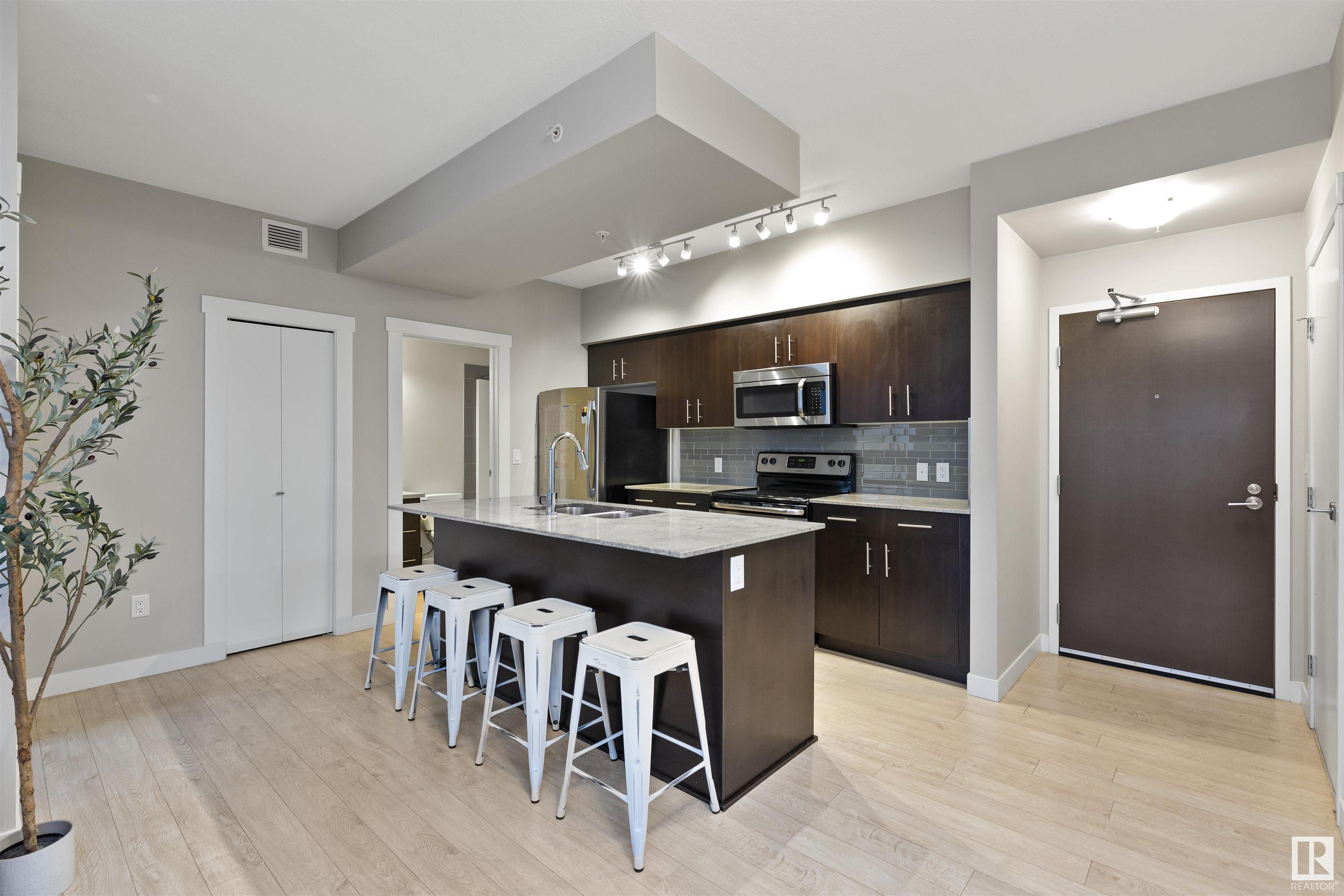      #905 10226 104 ST NW , Edmonton,  ,T5J 1B8 ;  Listing Number: MLS E4420701