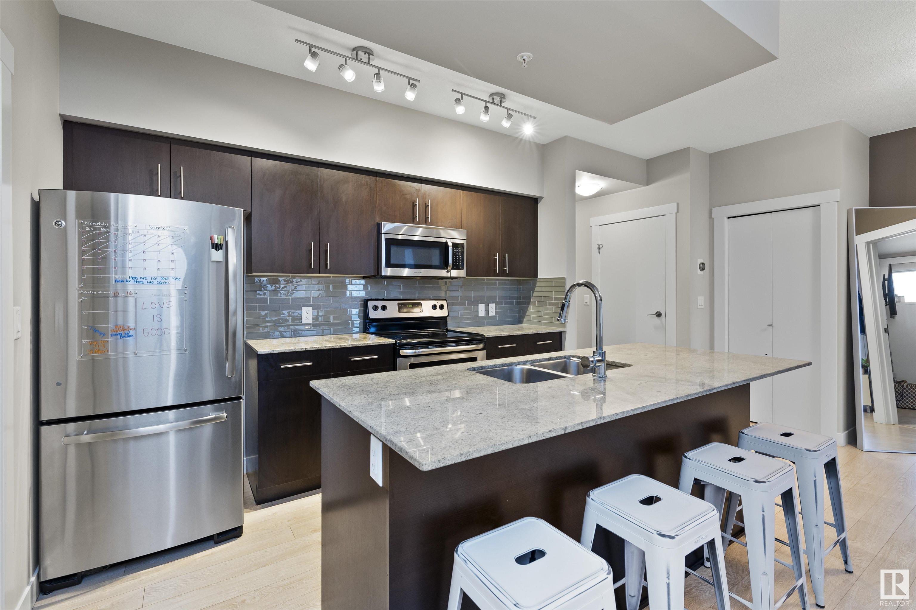      #905 10226 104 ST NW , Edmonton,  ,T5J 1B8 ;  Listing Number: MLS E4420701