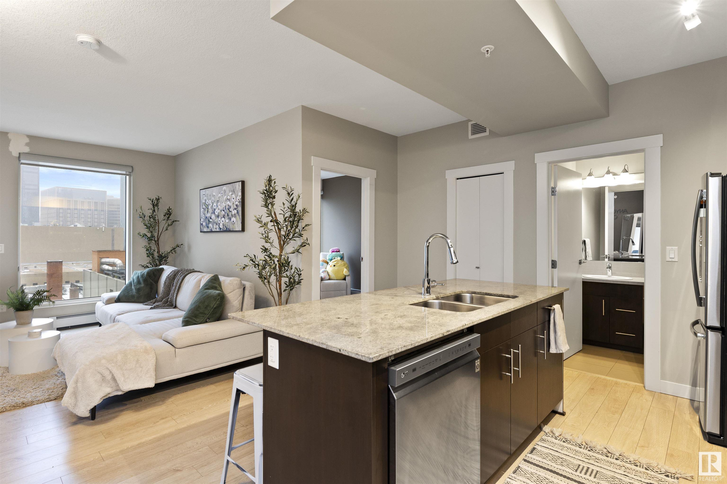      #905 10226 104 ST NW , Edmonton,  ,T5J 1B8 ;  Listing Number: MLS E4420701
