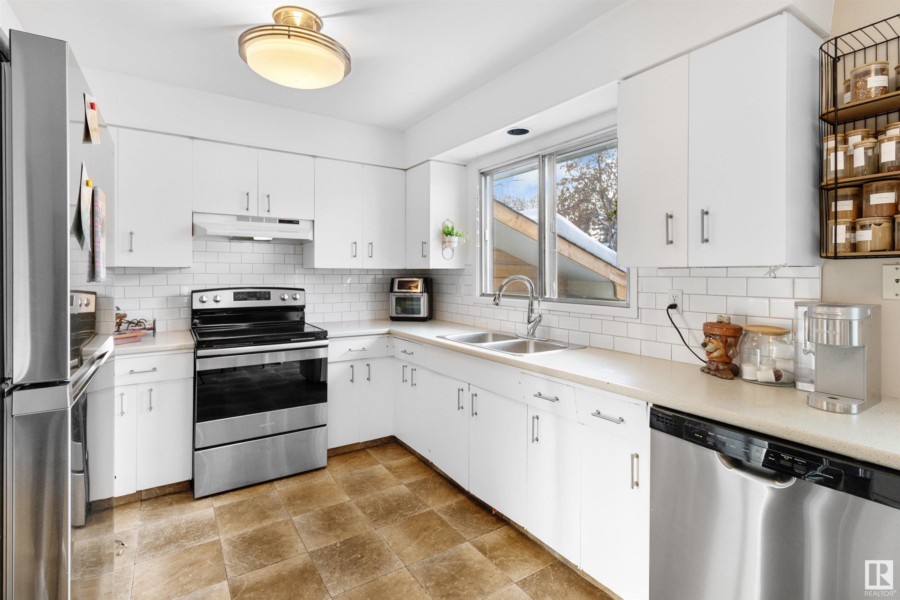      890 COTTONWOOD AV , Sherwood Park,  ,T8A 1Z2 ;  Listing Number: MLS E4420766