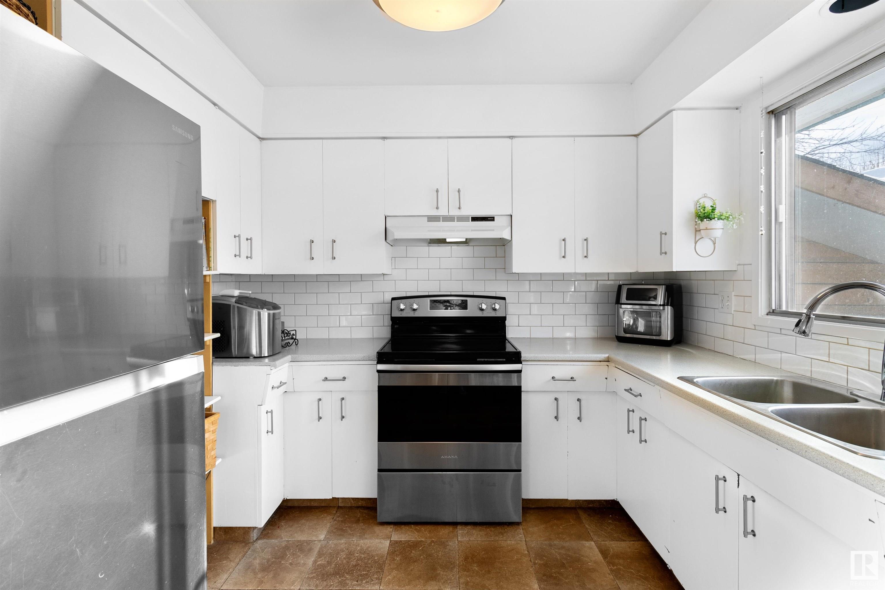      890 COTTONWOOD AV , Sherwood Park,  ,T8A 1Z2 ;  Listing Number: MLS E4420766