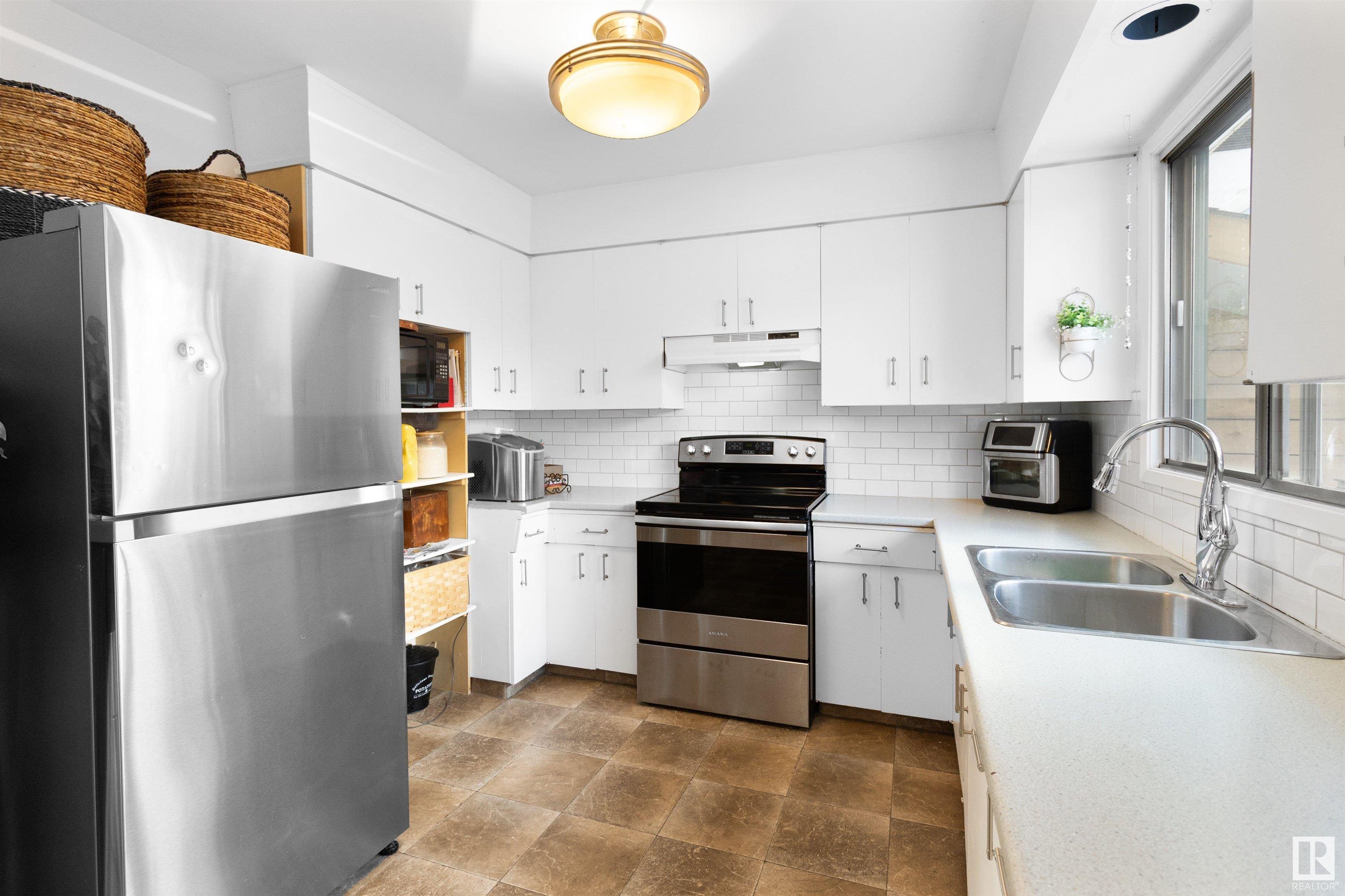      890 COTTONWOOD AV , Sherwood Park,  ,T8A 1Z2 ;  Listing Number: MLS E4420766