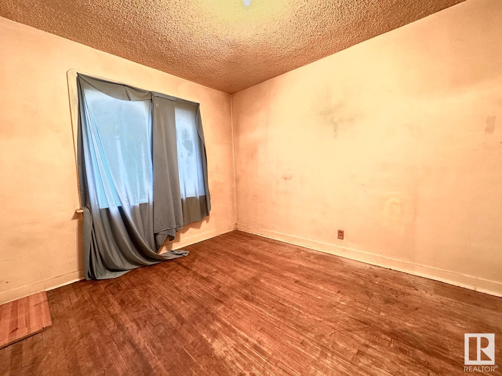      11641 95A ST NW , Edmonton,  ,T5G 1P7 ;  Listing Number: MLS E4420778