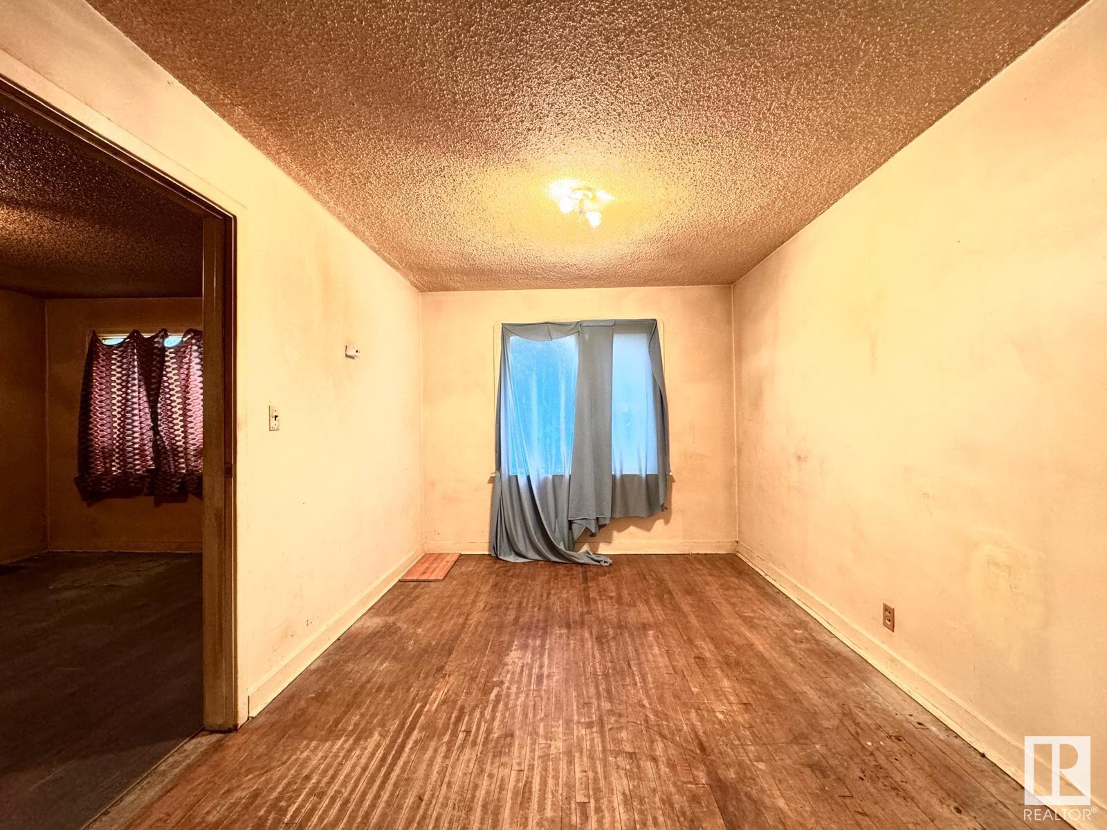      11641 95A ST NW , Edmonton,  ,T5G 1P7 ;  Listing Number: MLS E4420778