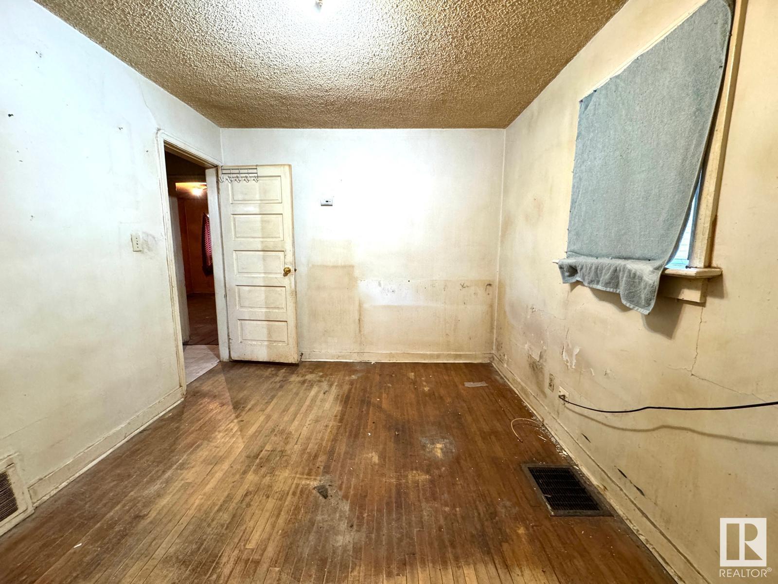      11641 95A ST NW , Edmonton,  ,T5G 1P7 ;  Listing Number: MLS E4420778