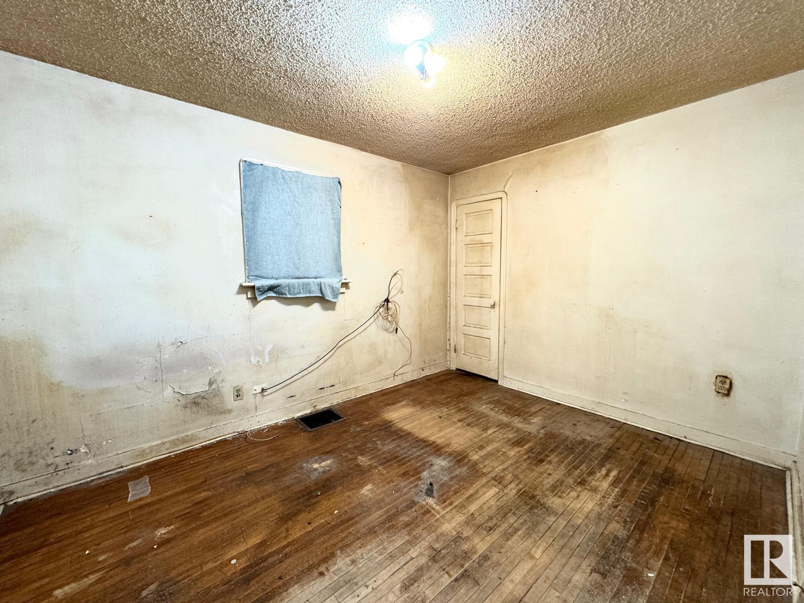      11641 95A ST NW , Edmonton,  ,T5G 1P7 ;  Listing Number: MLS E4420778