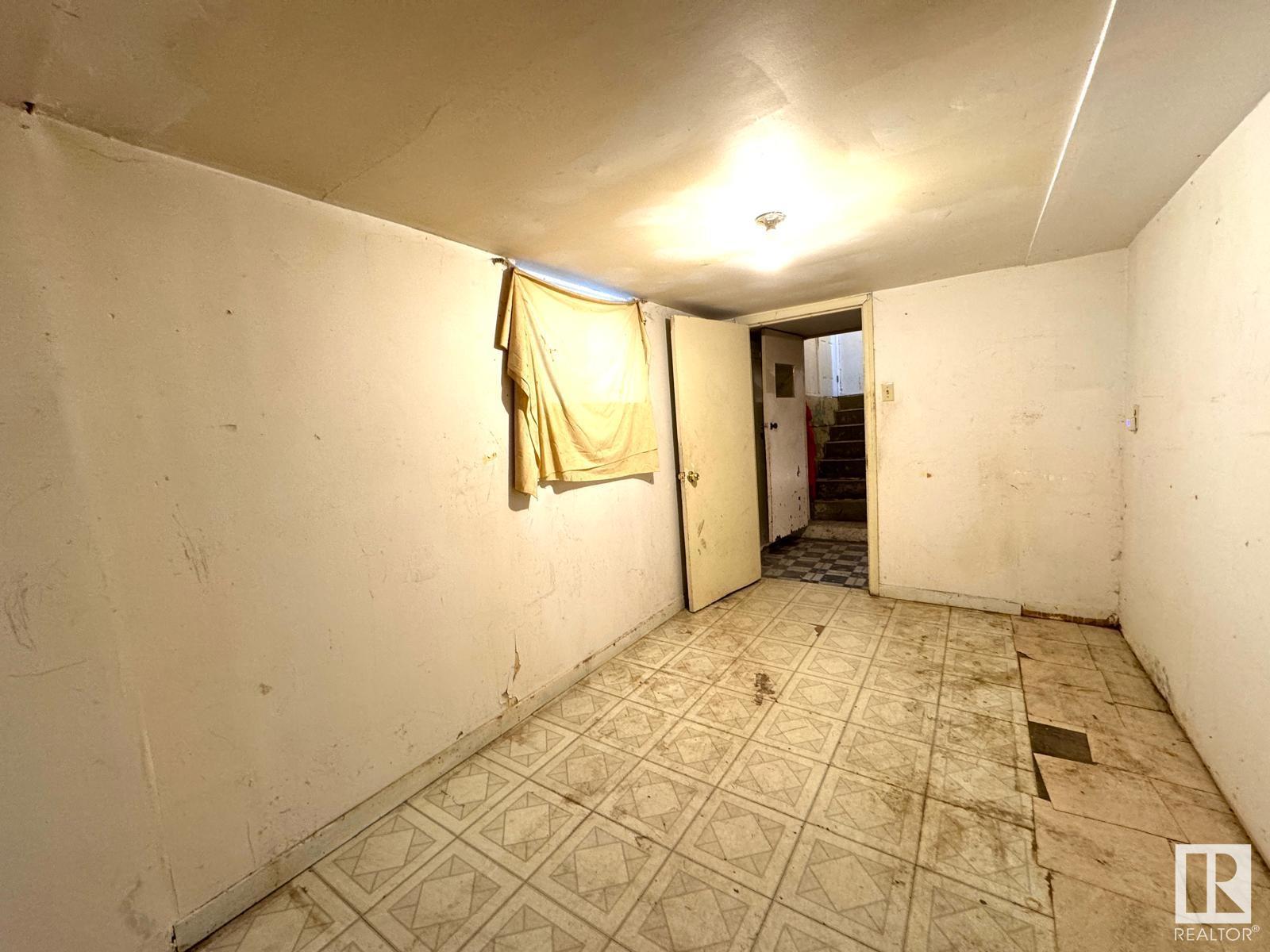      11641 95A ST NW , Edmonton,  ,T5G 1P7 ;  Listing Number: MLS E4420778