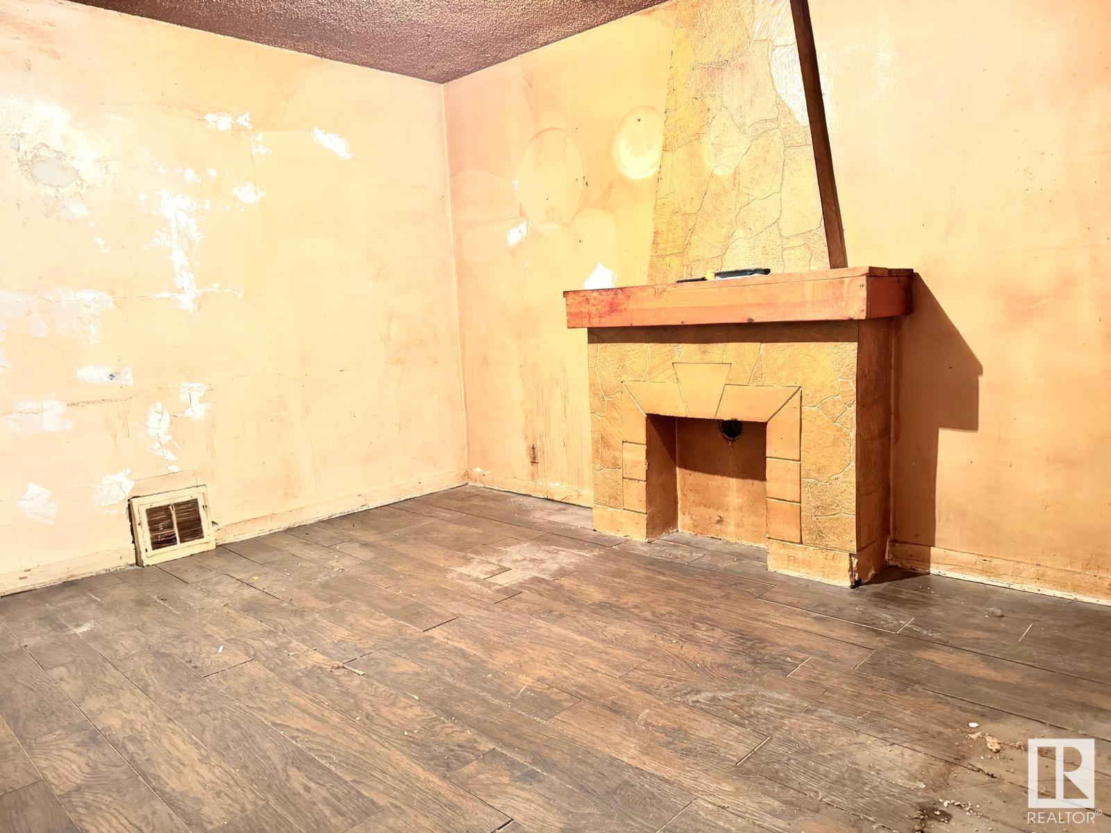      11641 95A ST NW , Edmonton,  ,T5G 1P7 ;  Listing Number: MLS E4420778