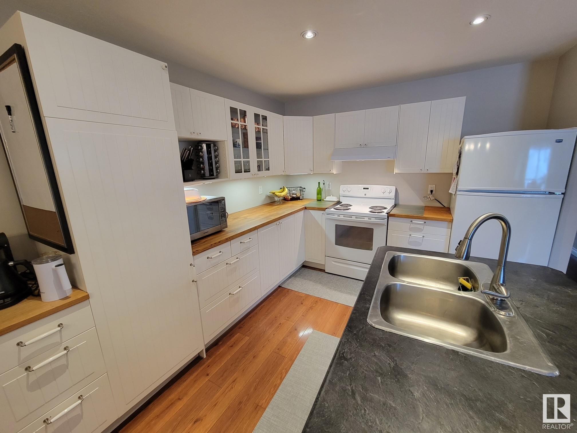      6502B 47 ST , Cold Lake,  ,T9M 0B1 ;  Listing Number: MLS E4420781