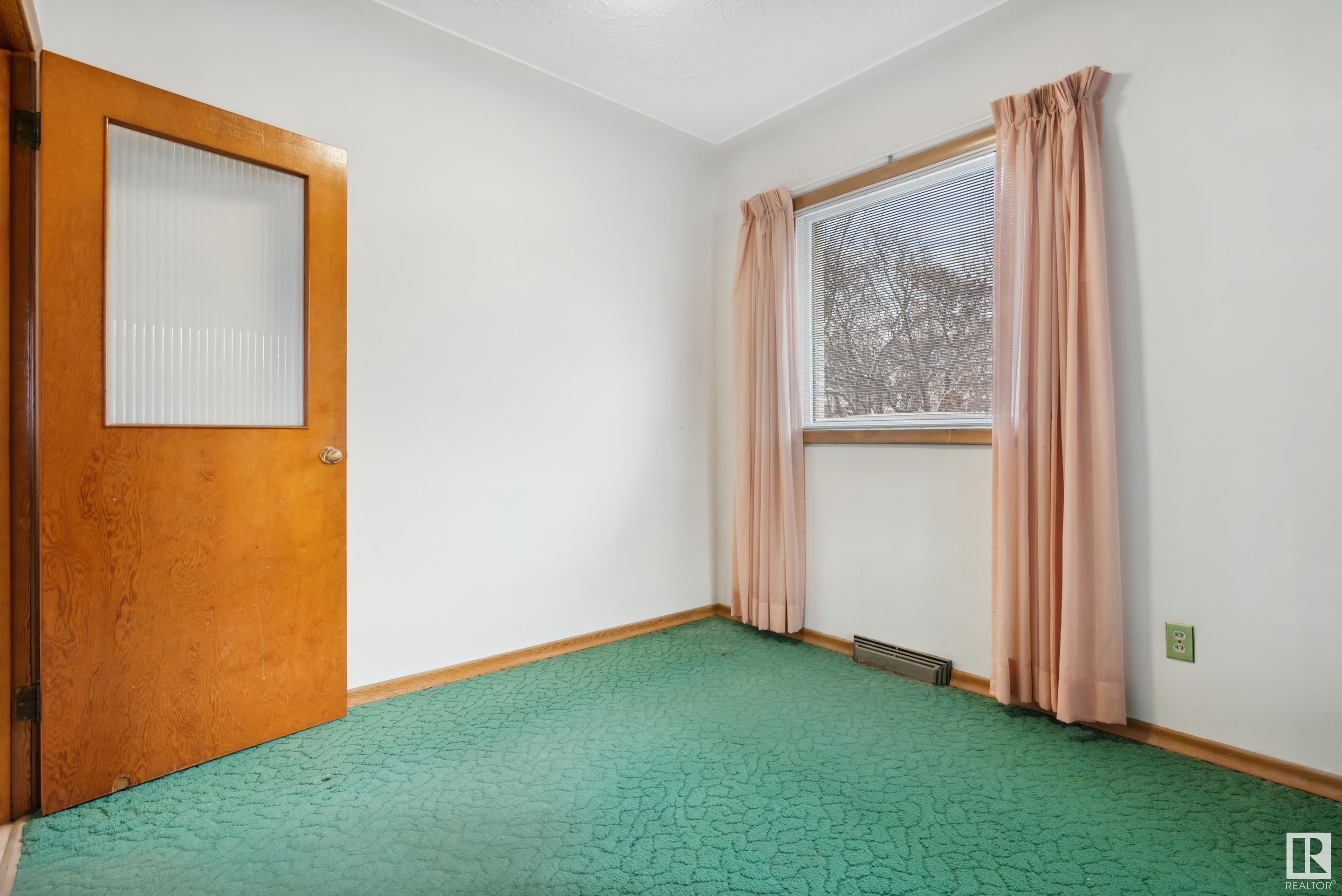      7704 97 AV NW , Edmonton,  ,T6C 2B5 ;  Listing Number: MLS E4420792