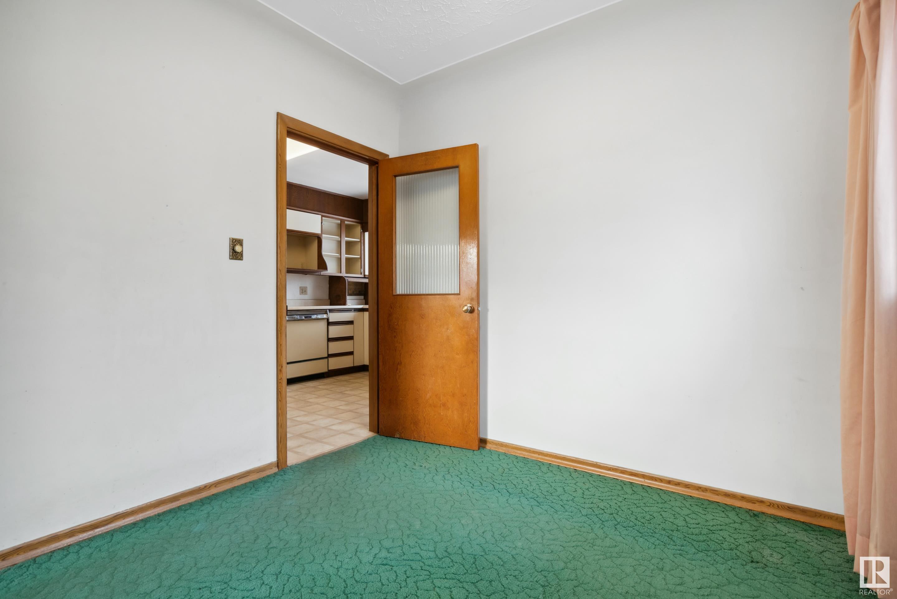      7704 97 AV NW , Edmonton,  ,T6C 2B5 ;  Listing Number: MLS E4420792