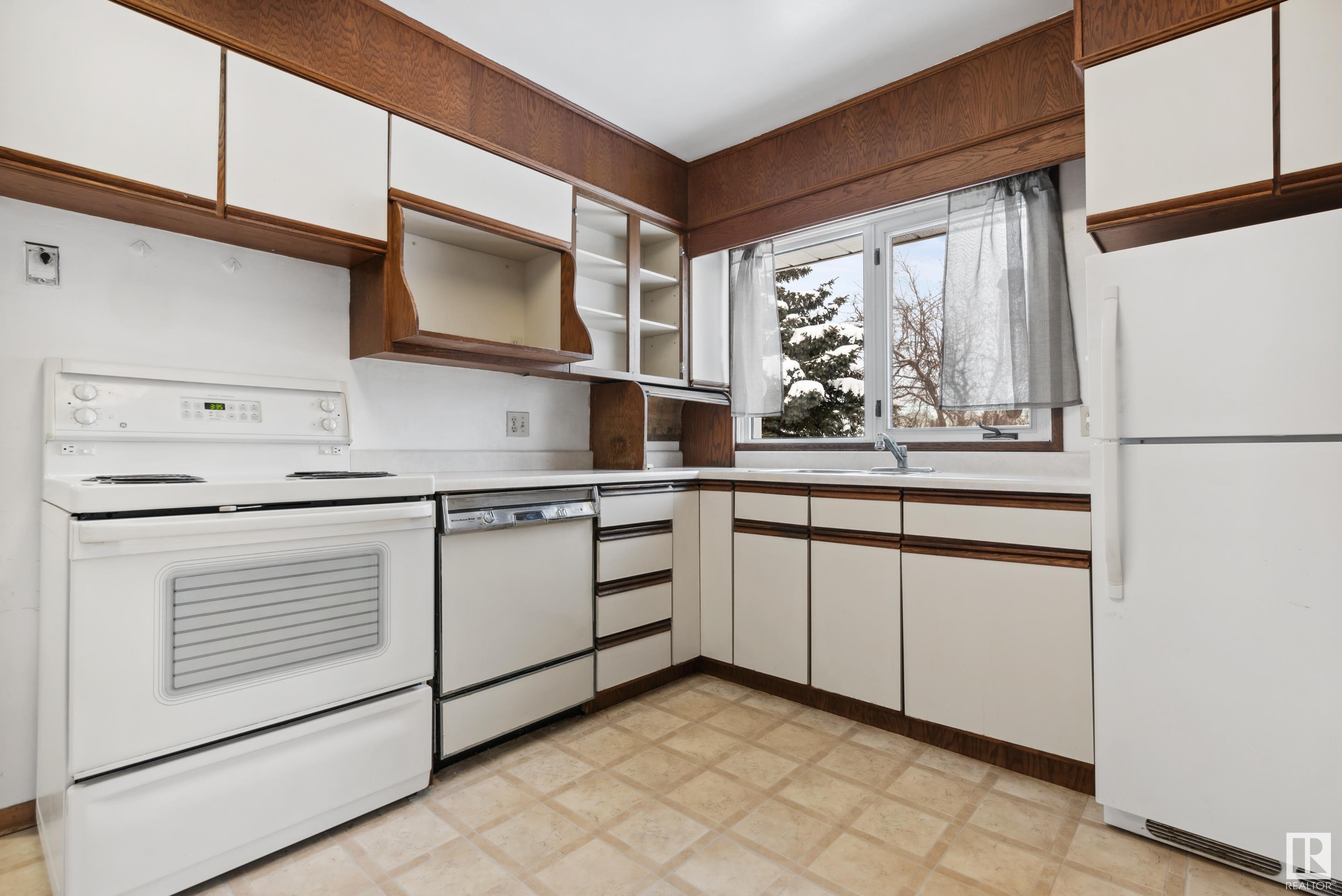      7704 97 AV NW , Edmonton,  ,T6C 2B5 ;  Listing Number: MLS E4420792