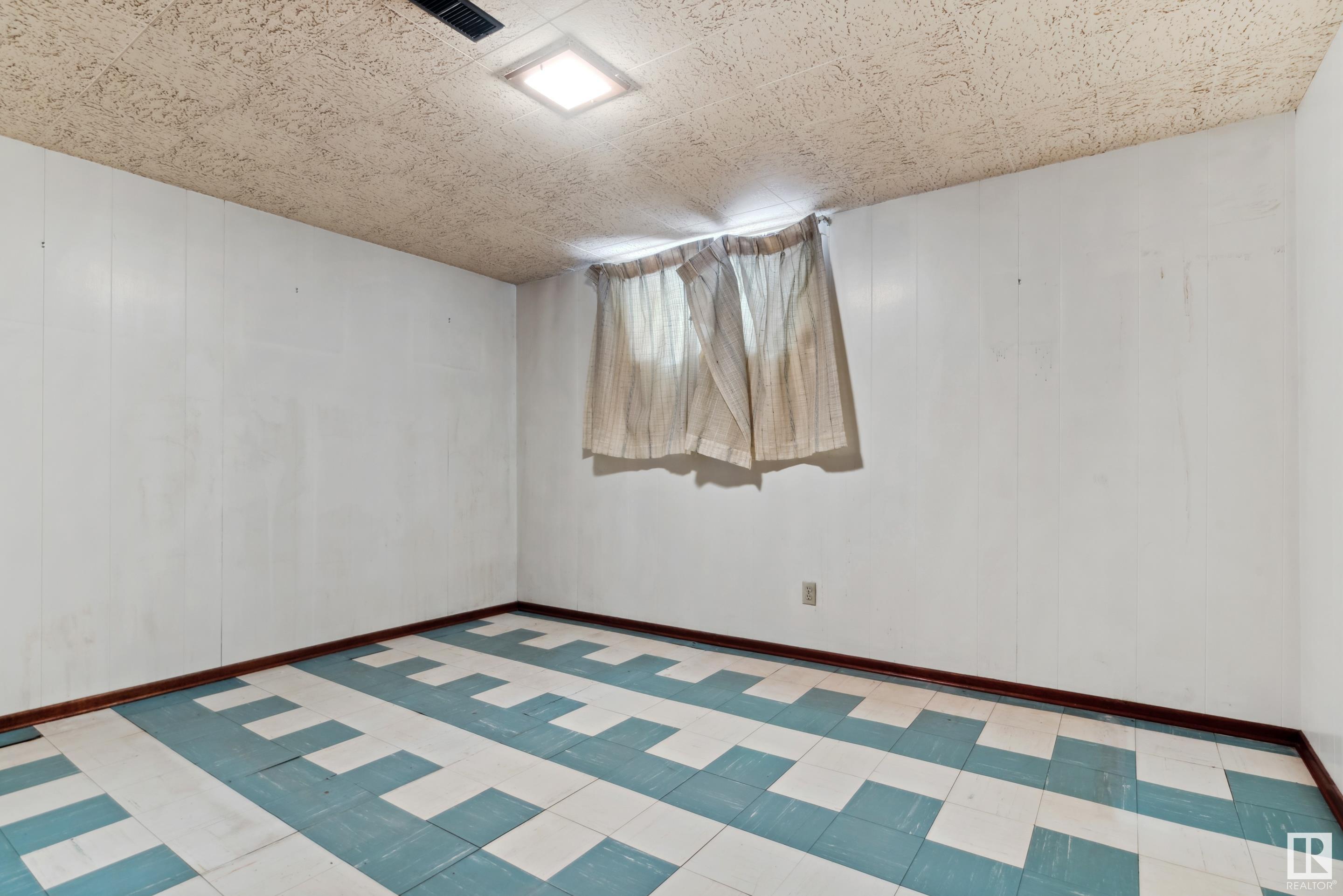      7704 97 AV NW , Edmonton,  ,T6C 2B5 ;  Listing Number: MLS E4420792