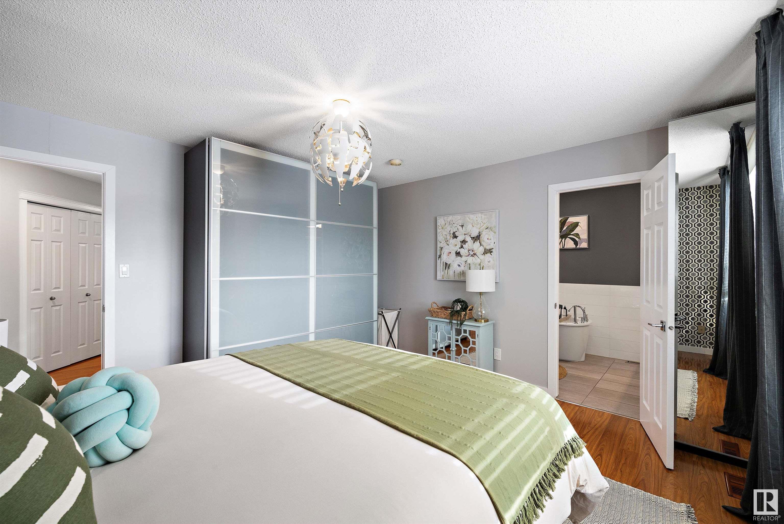      4615 25 AV NW , Edmonton,  ,T6L 3X6 ;  Listing Number: MLS E4420796