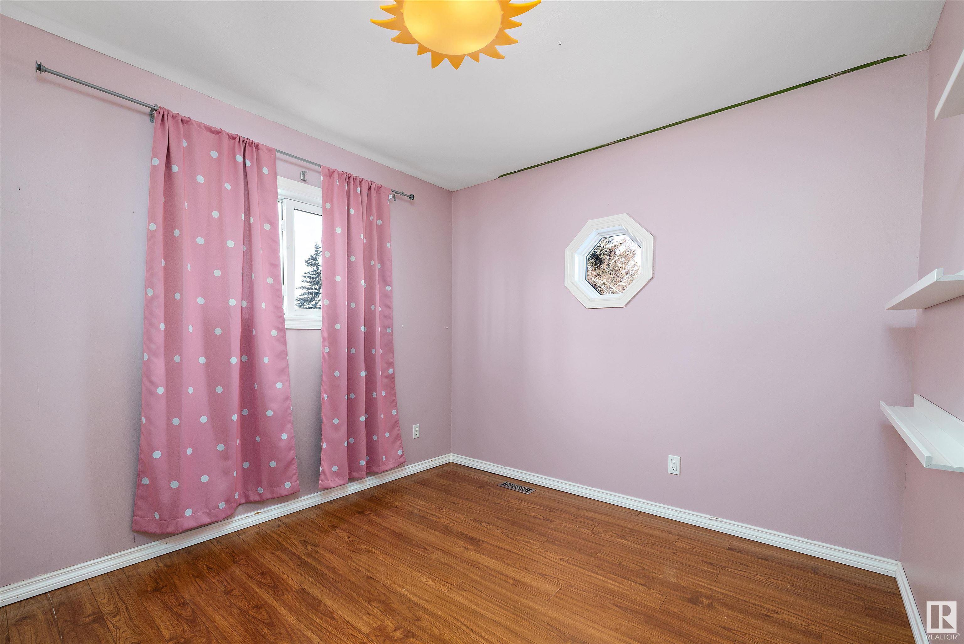      4615 25 AV NW , Edmonton,  ,T6L 3X6 ;  Listing Number: MLS E4420796