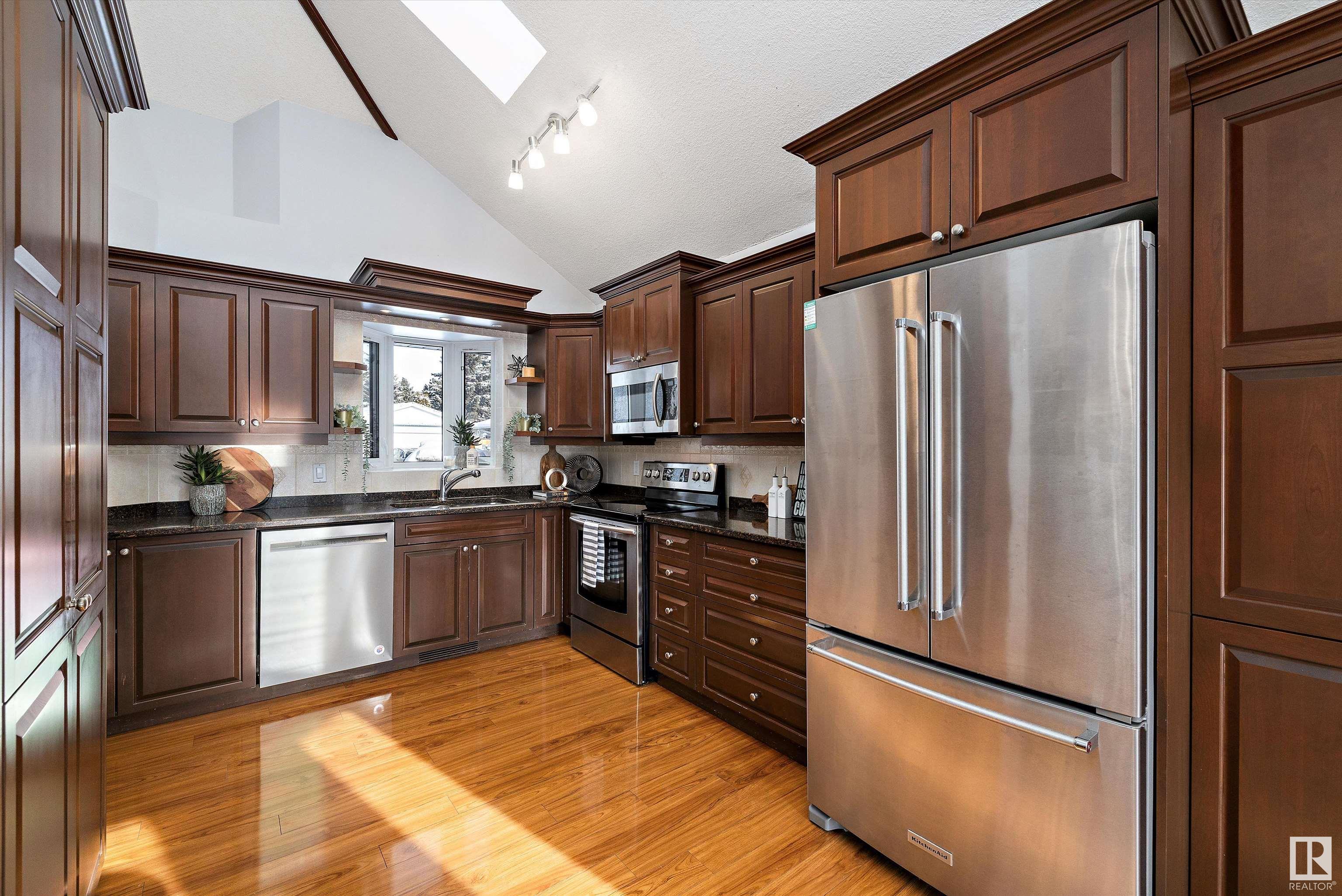      4615 25 AV NW , Edmonton,  ,T6L 3X6 ;  Listing Number: MLS E4420796