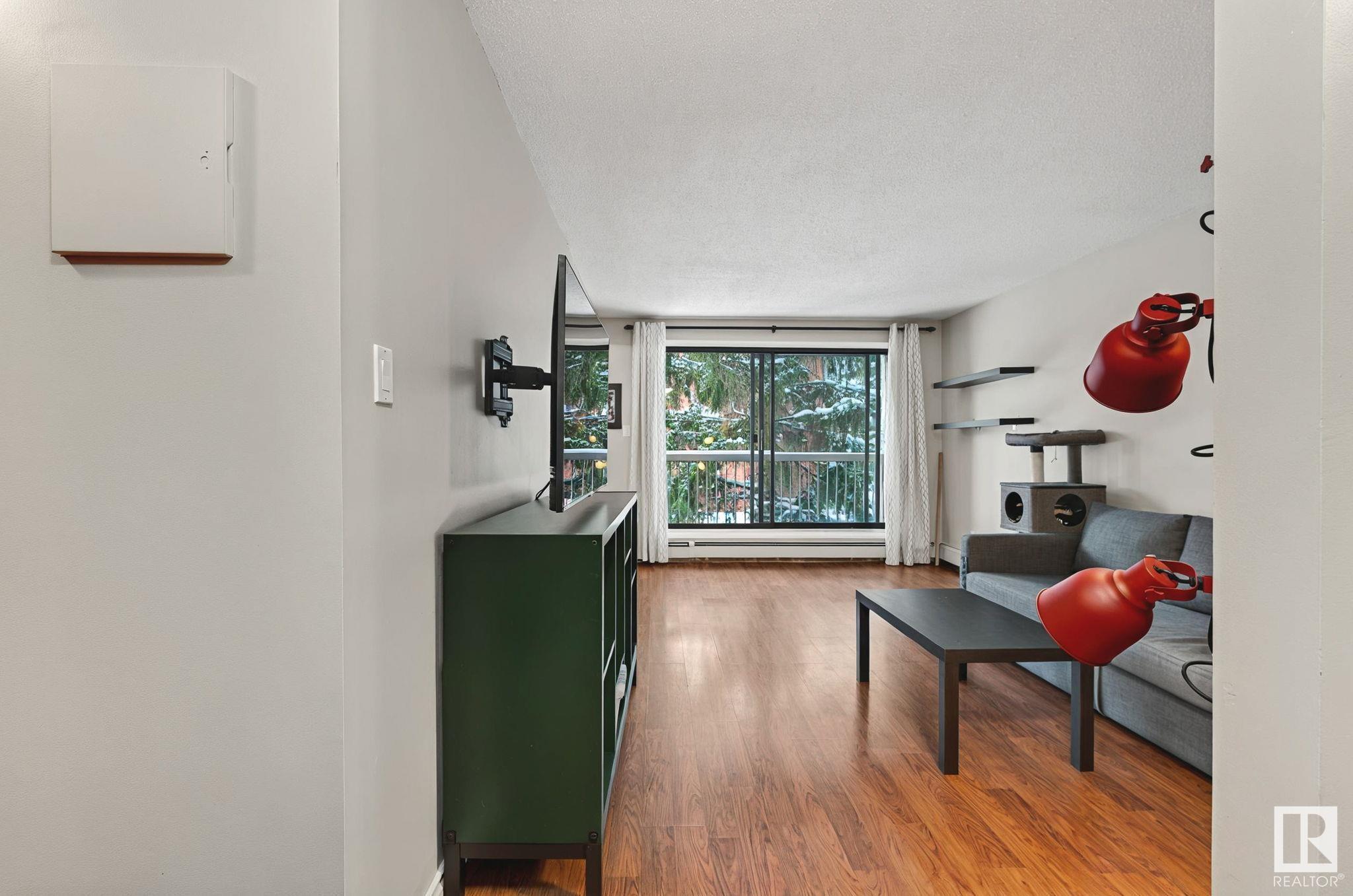      #203 11308 108 AV NW , Edmonton,  ,T5H 1B6 ;  Listing Number: MLS E4420799