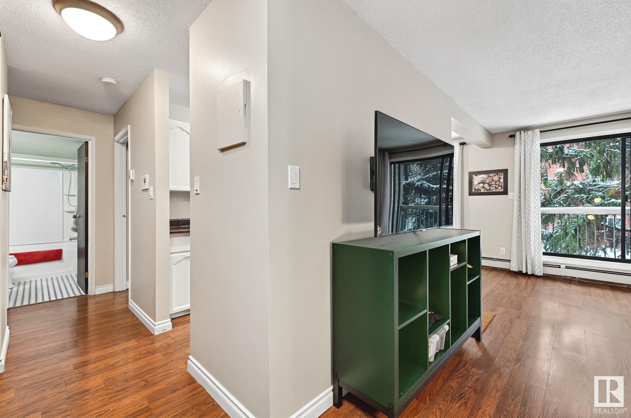      #203 11308 108 AV NW , Edmonton,  ,T5H 1B6 ;  Listing Number: MLS E4420799
