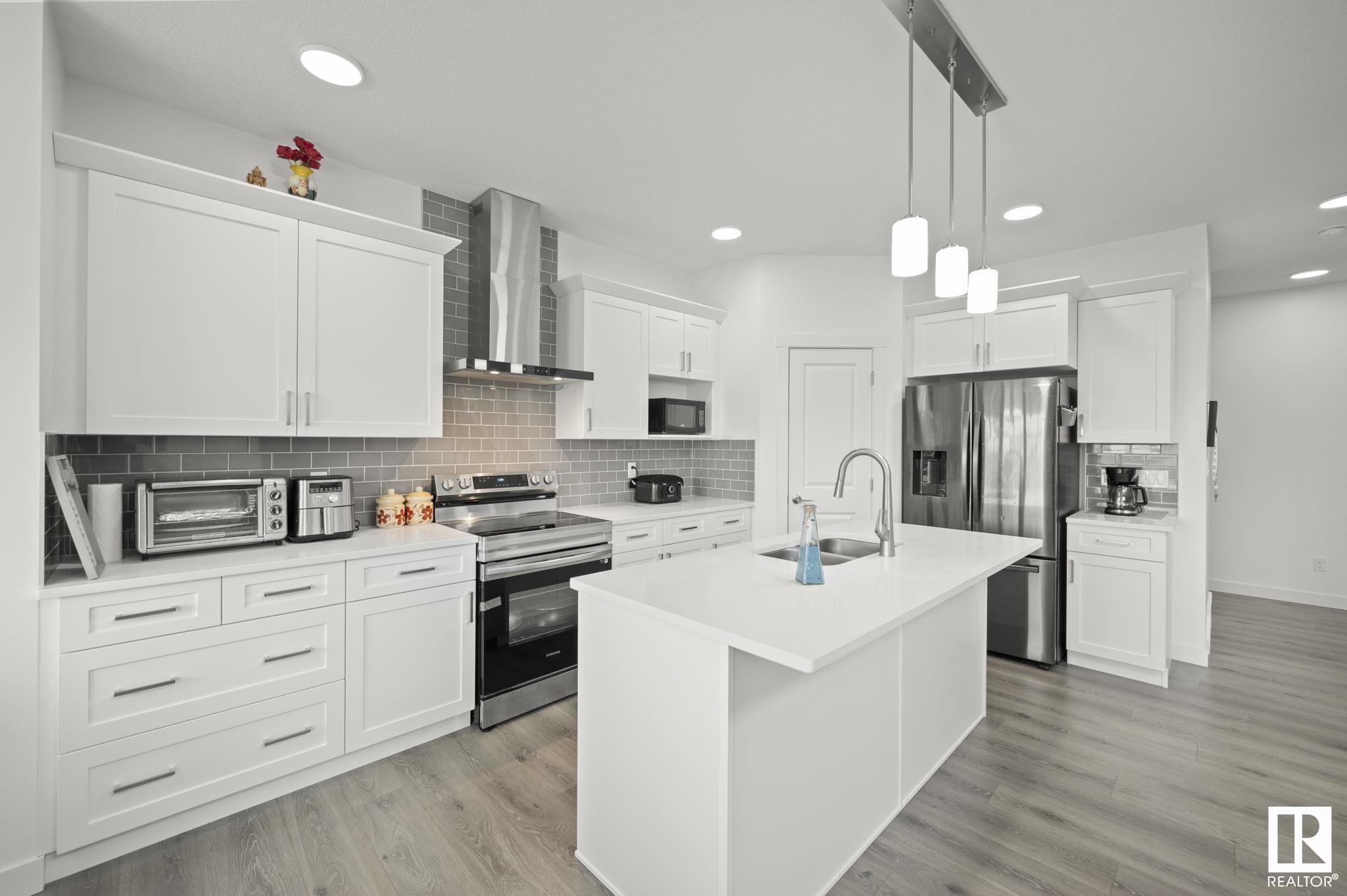      19738 29 AV NW , Edmonton,  ,T6M 2N6 ;  Listing Number: MLS E4420800