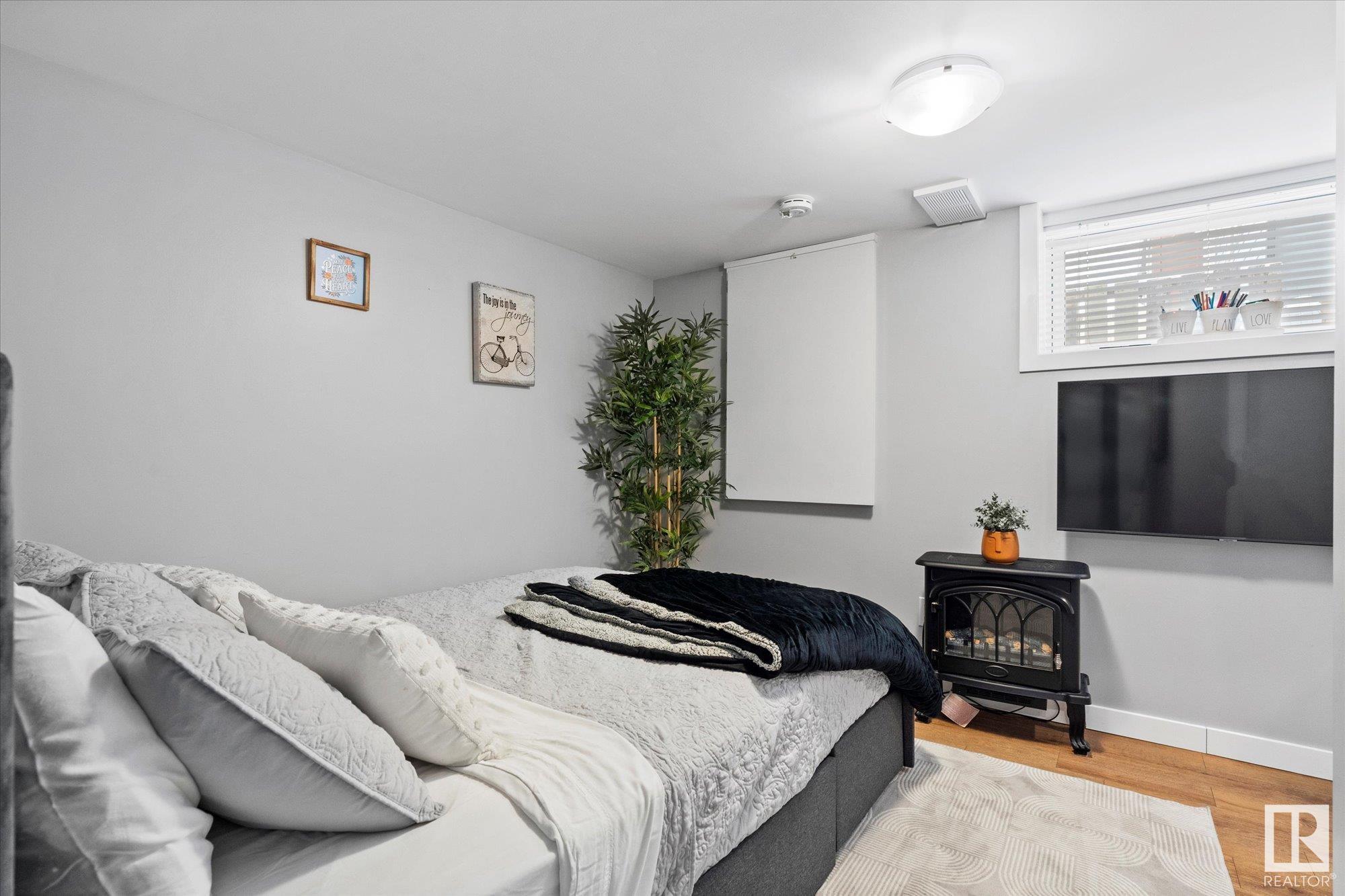      12026 54 ST NW , Edmonton,  ,T5W 3N3 ;  Listing Number: MLS E4420803