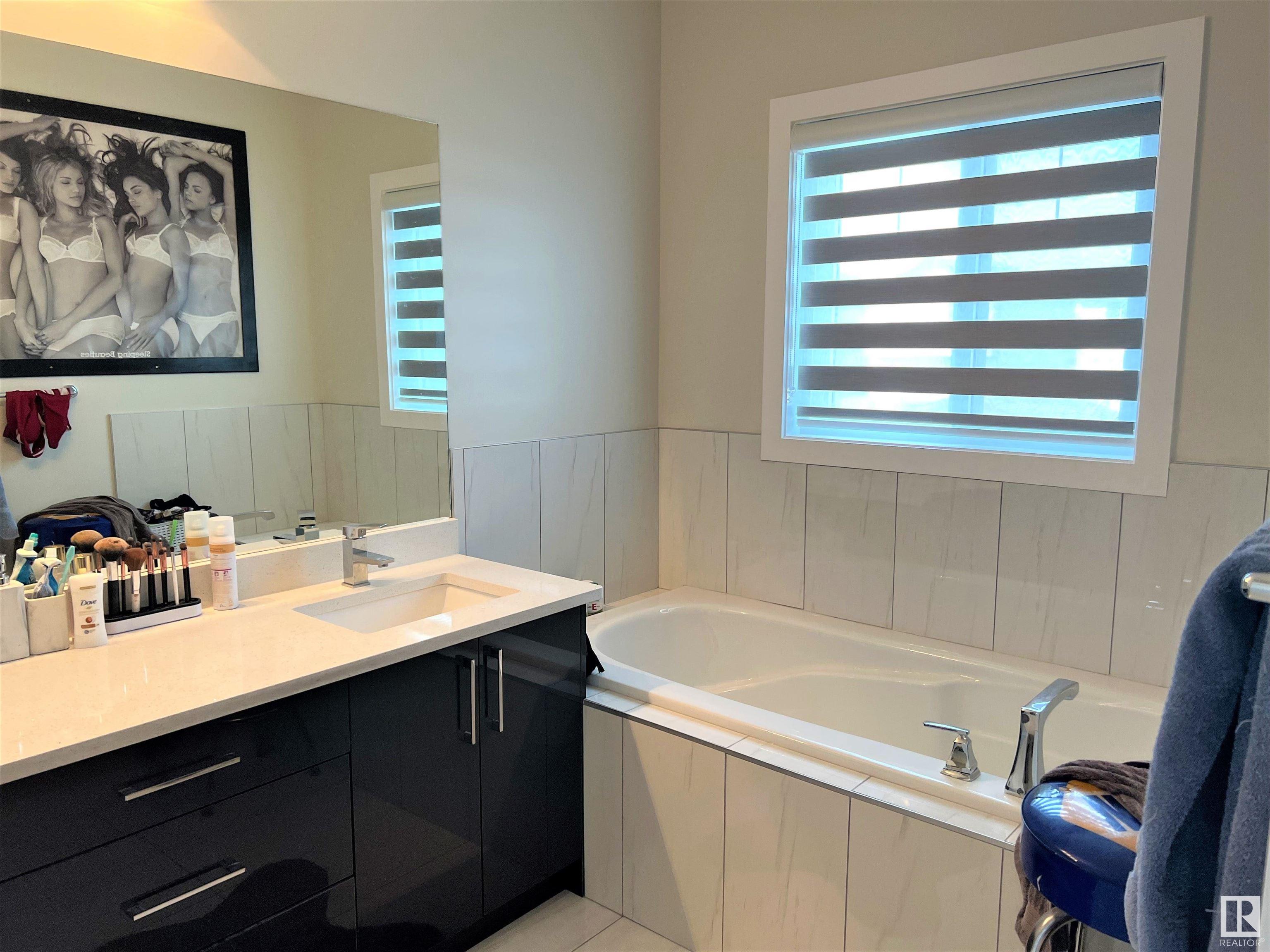      10 HICKORY RD , Fort Saskatchewan,  ,T8L 0R8 ;  Listing Number: MLS E4420812