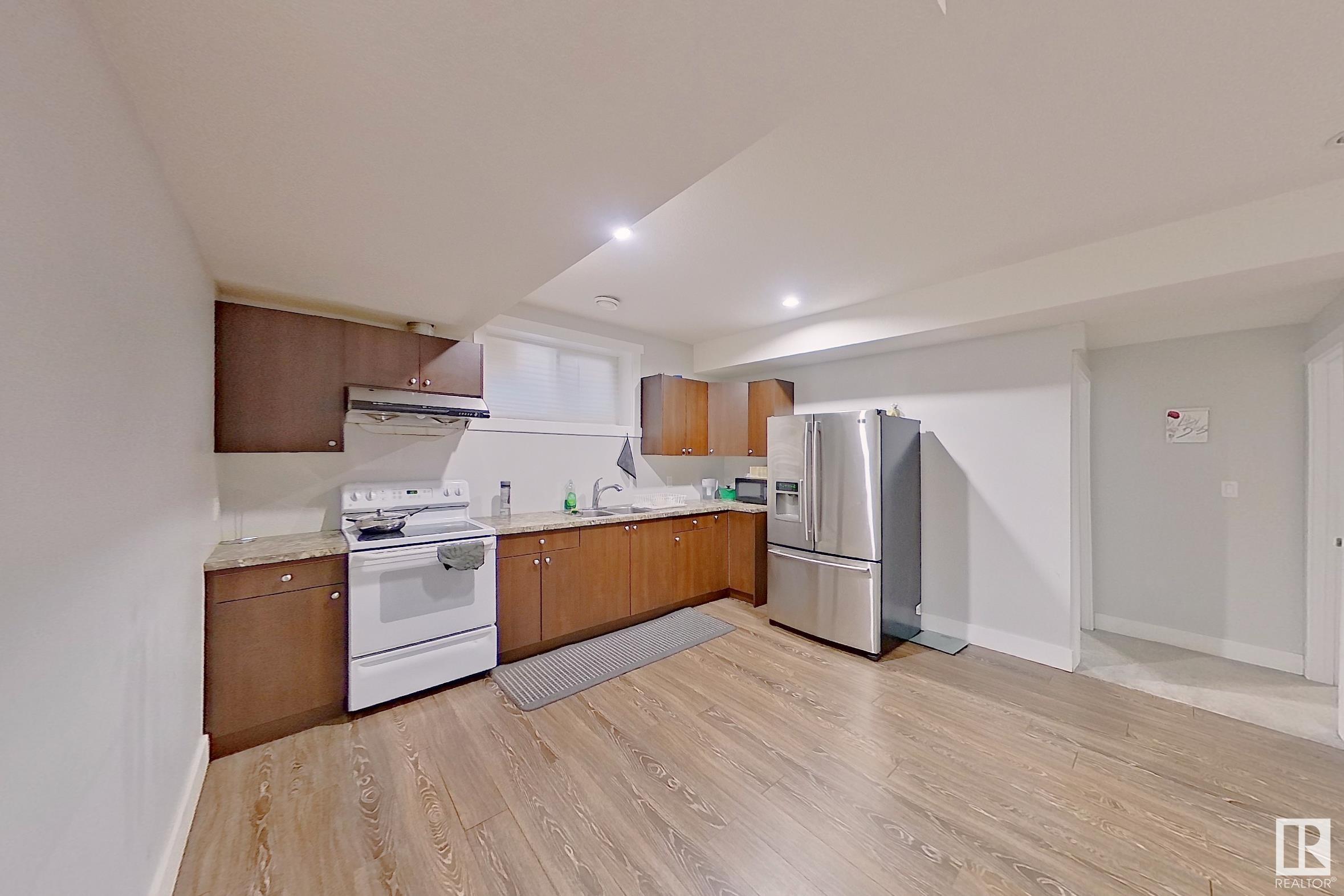      1743 28 ST NW , Edmonton,  ,T6T 0C1 ;  Listing Number: MLS E4420815