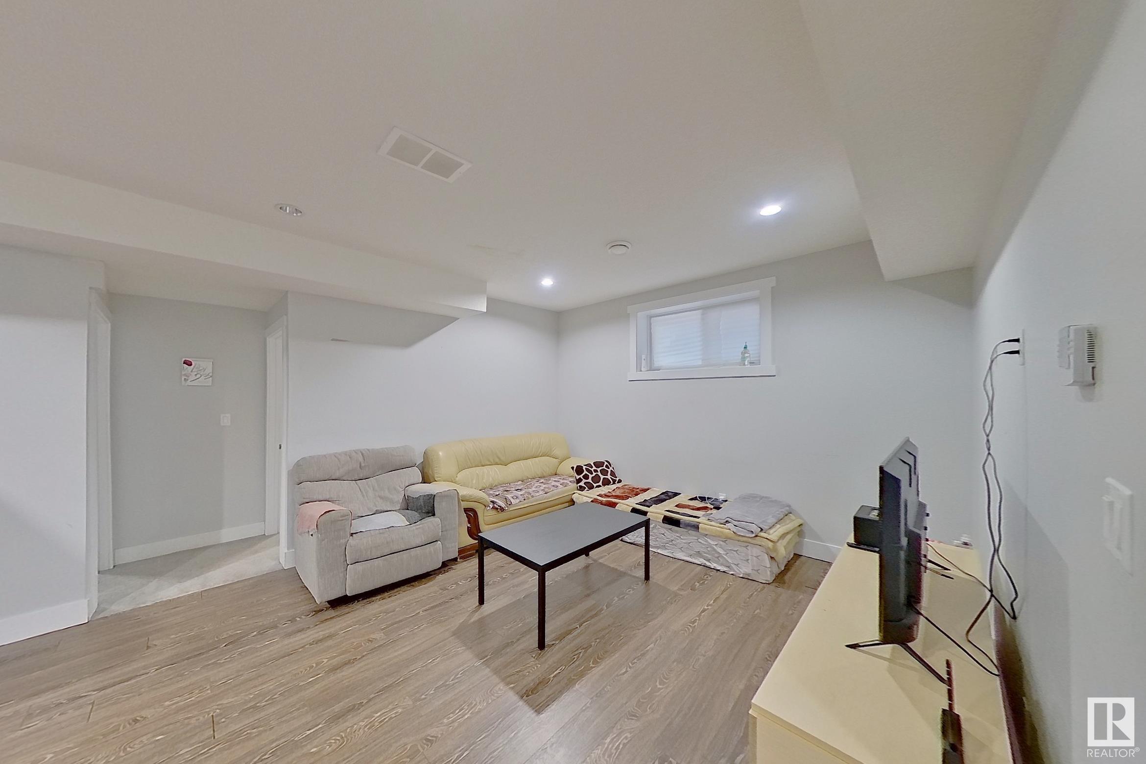     1743 28 ST NW , Edmonton,  ,T6T 0C1 ;  Listing Number: MLS E4420815