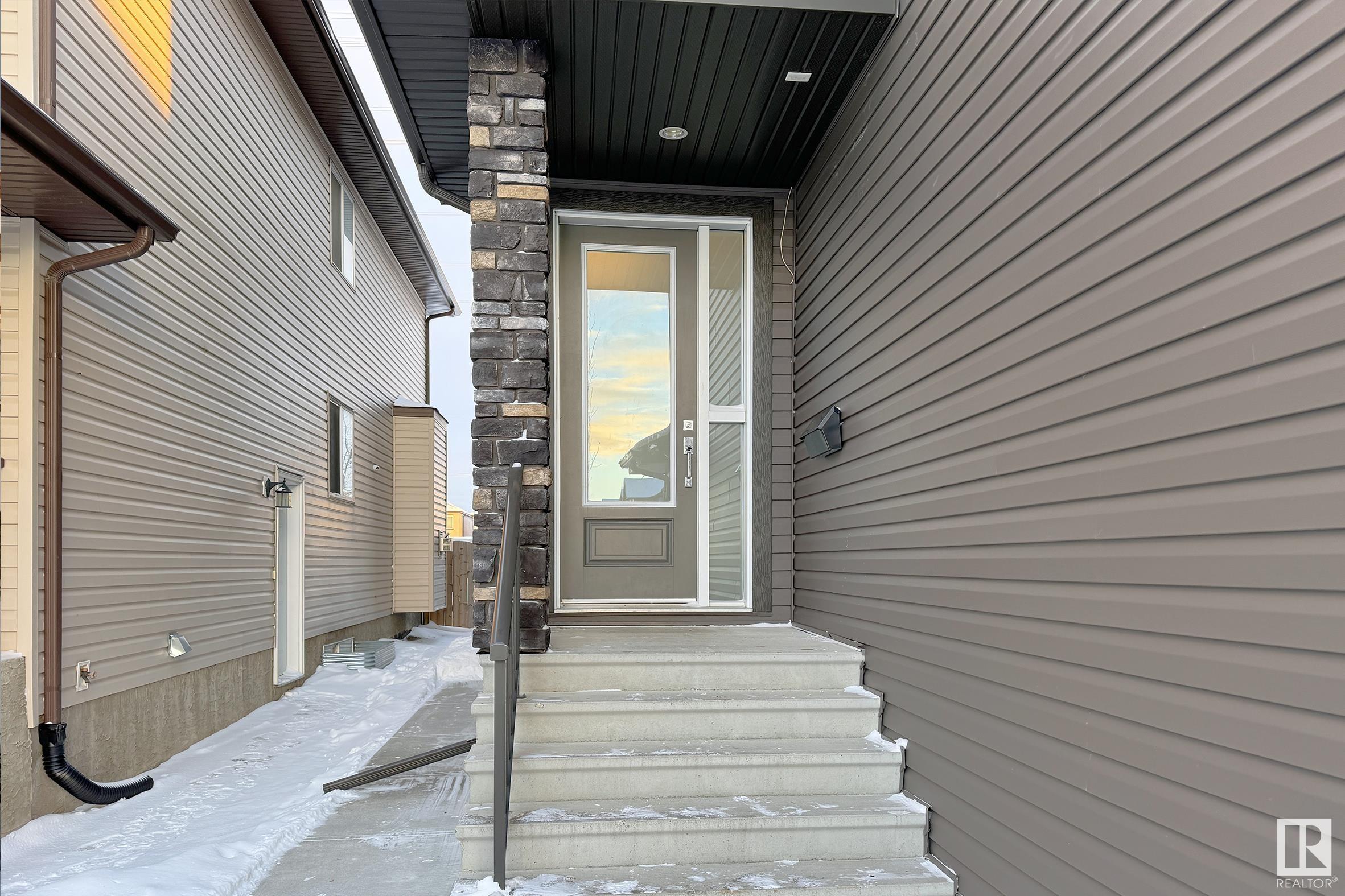      1743 28 ST NW , Edmonton,  ,T6T 0C1 ;  Listing Number: MLS E4420815